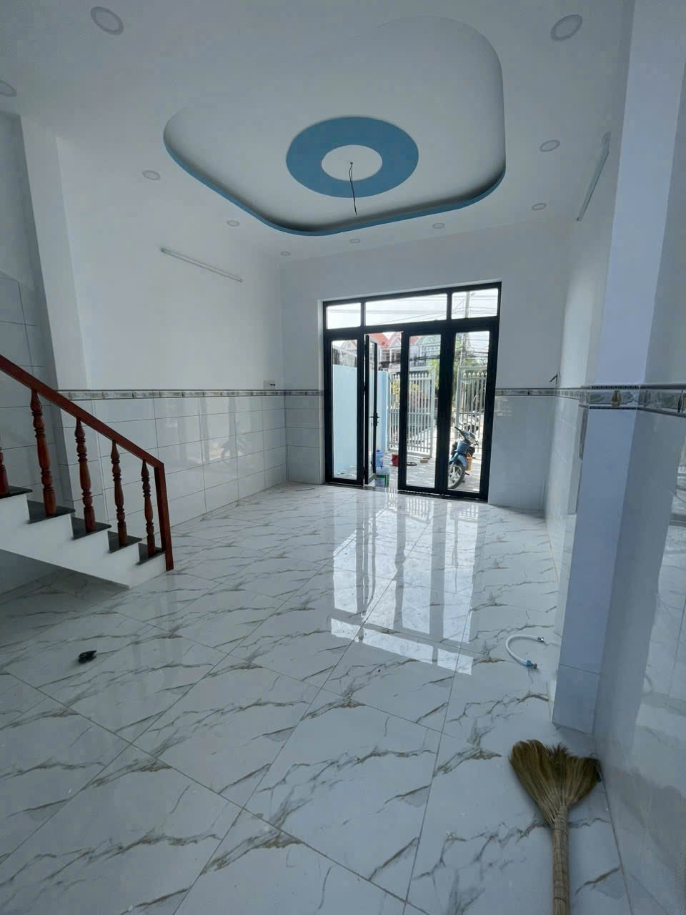 Nhà mặt tiền tỉnh lộ 15, xã Tân Thạnh Đông , Củ Chi dt 120m2 1 lầu 2pn 2wc giá 2,8 tỷ