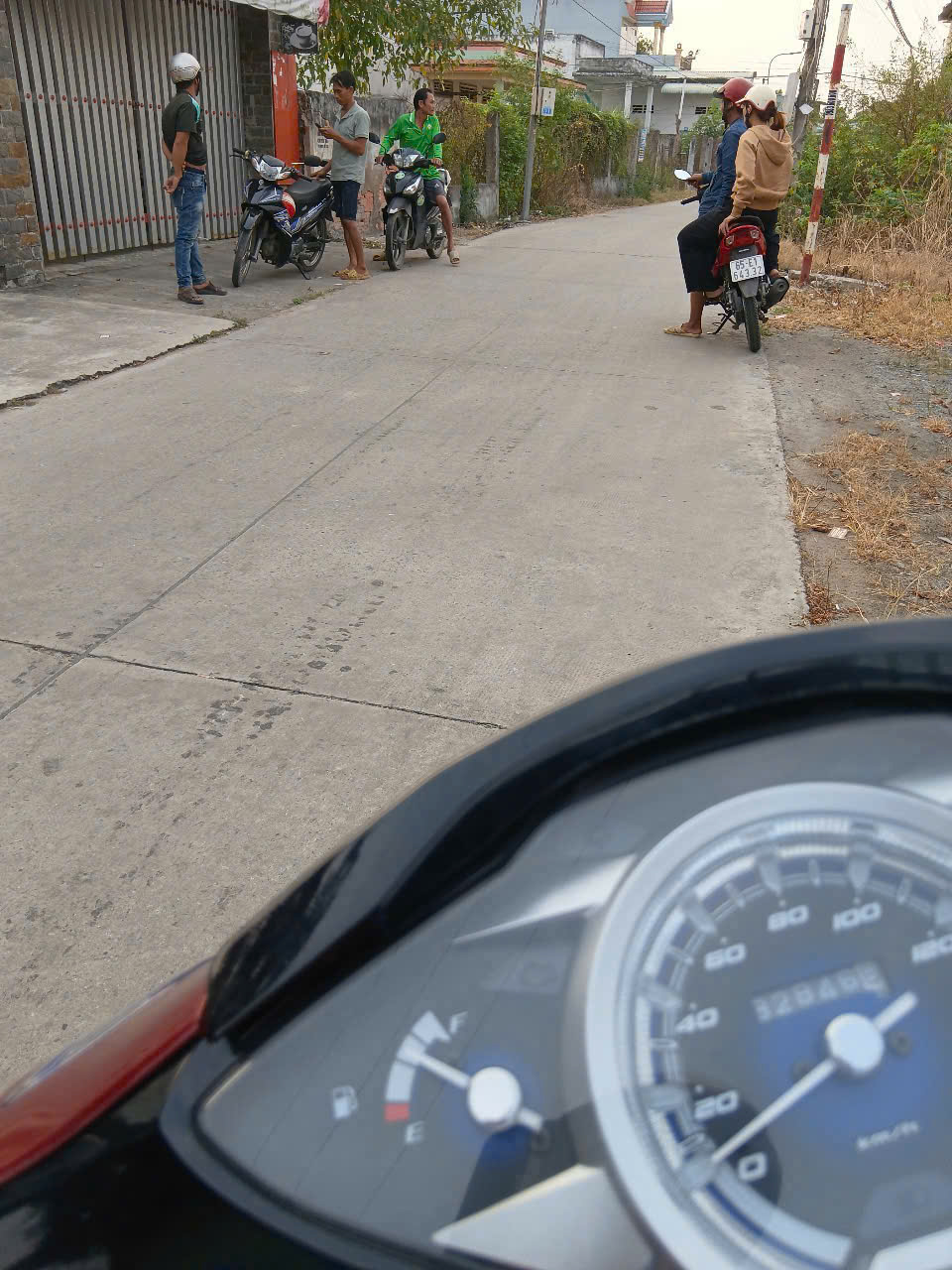 Đất thổ cư 213m2 xã Long Định mt xe hơi có nhà cấp 4 sẵn mặt bằng kd giá ngộp bán gấp 1 tỏi 650tr Đất thổ cư 213m2 xã Long Định mt xe hơi có nhà cấp 4 sẵn mặt bằng kd giá ngộp bán gấp 1 tỏi 650tr