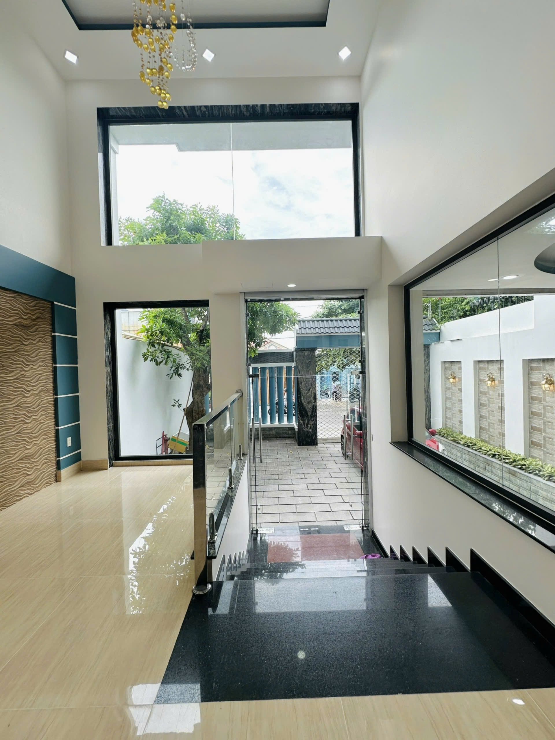 Bán nhà mặt tiền đường 42 Bình Trưng Đông Quận 2 giá 33 tỷ