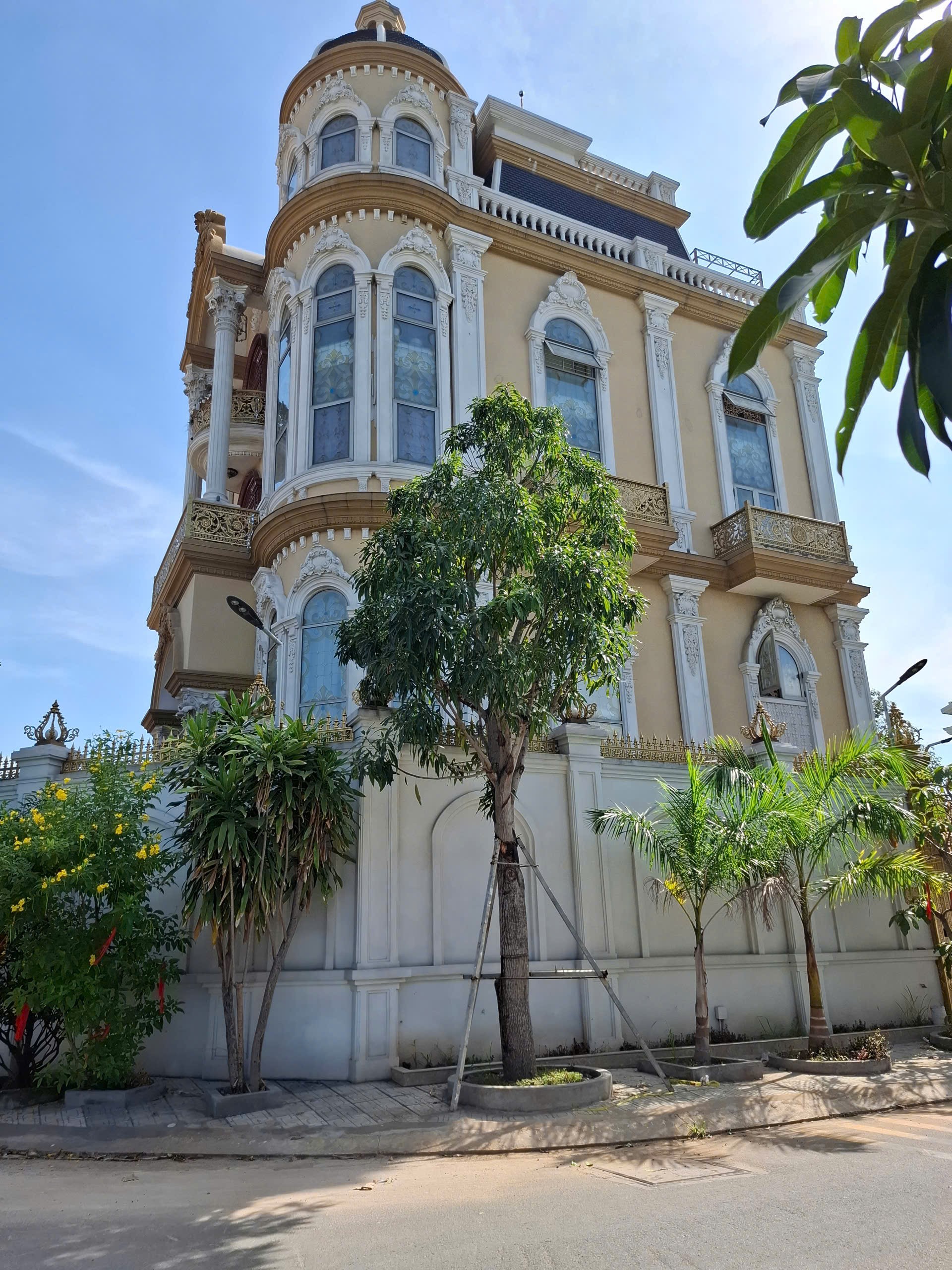 Bán Biệt thự 2 mặt tiền Nguyễn Thanh Sơn Tp Thủ Đức giá 125 tỷ