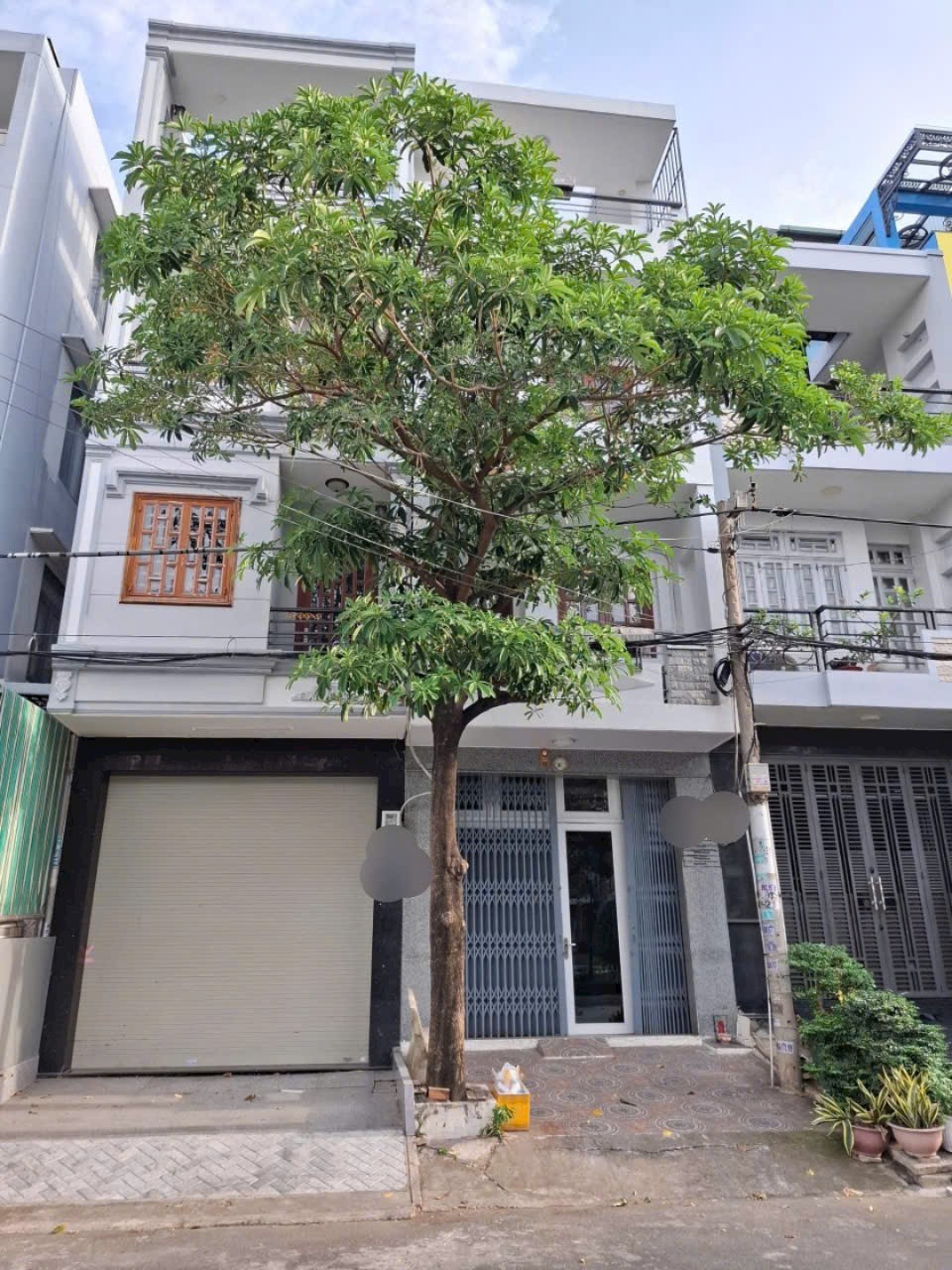 Bán nhà mặt tiền đường 54 phường 10 Quận 6 view vườn hoa giá 13 tỷ