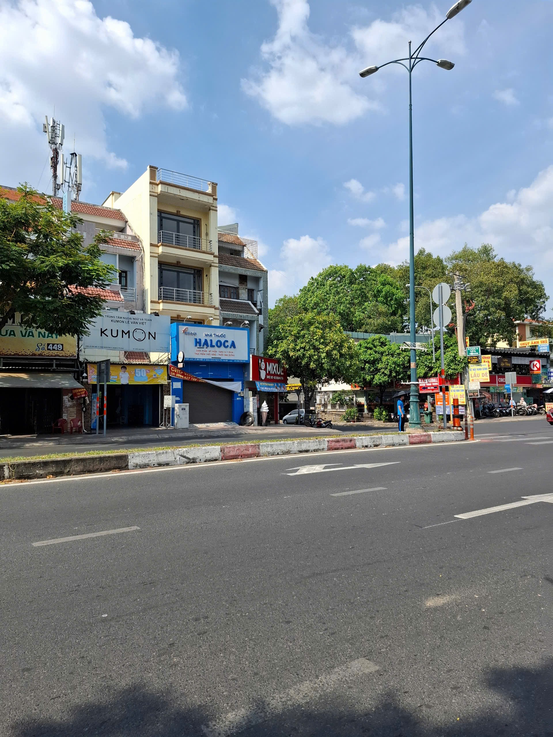 Bán nhà mặt tiền Lê Văn Việt Quận 9 giá 24 tỷ