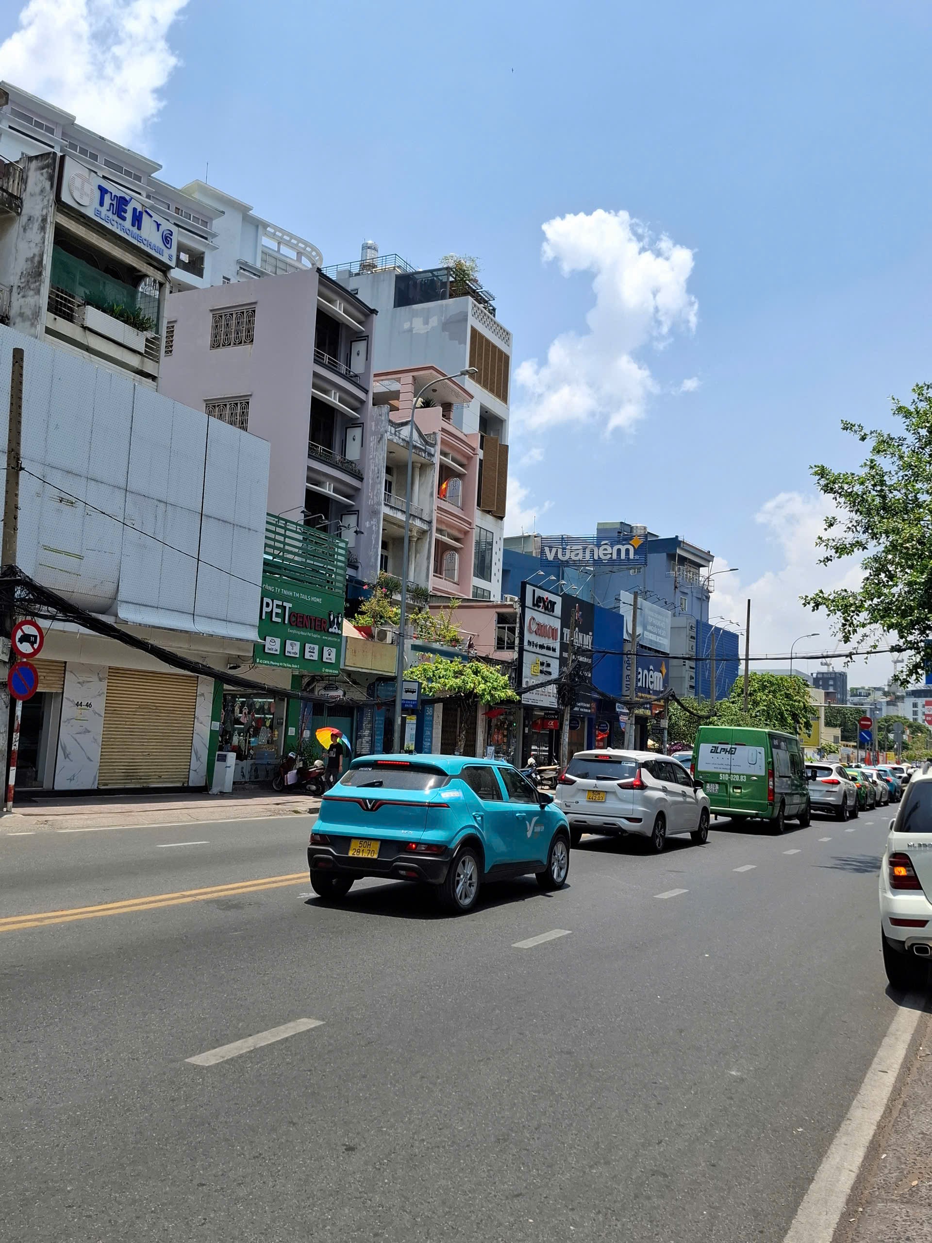 Cho thuê nhà mặt tiền CMT8 Quận 3 giá 180 triệu/tháng. Cho thuê nhà mặt tiền CMT8 Quận 3 giá 180 triệu/tháng.