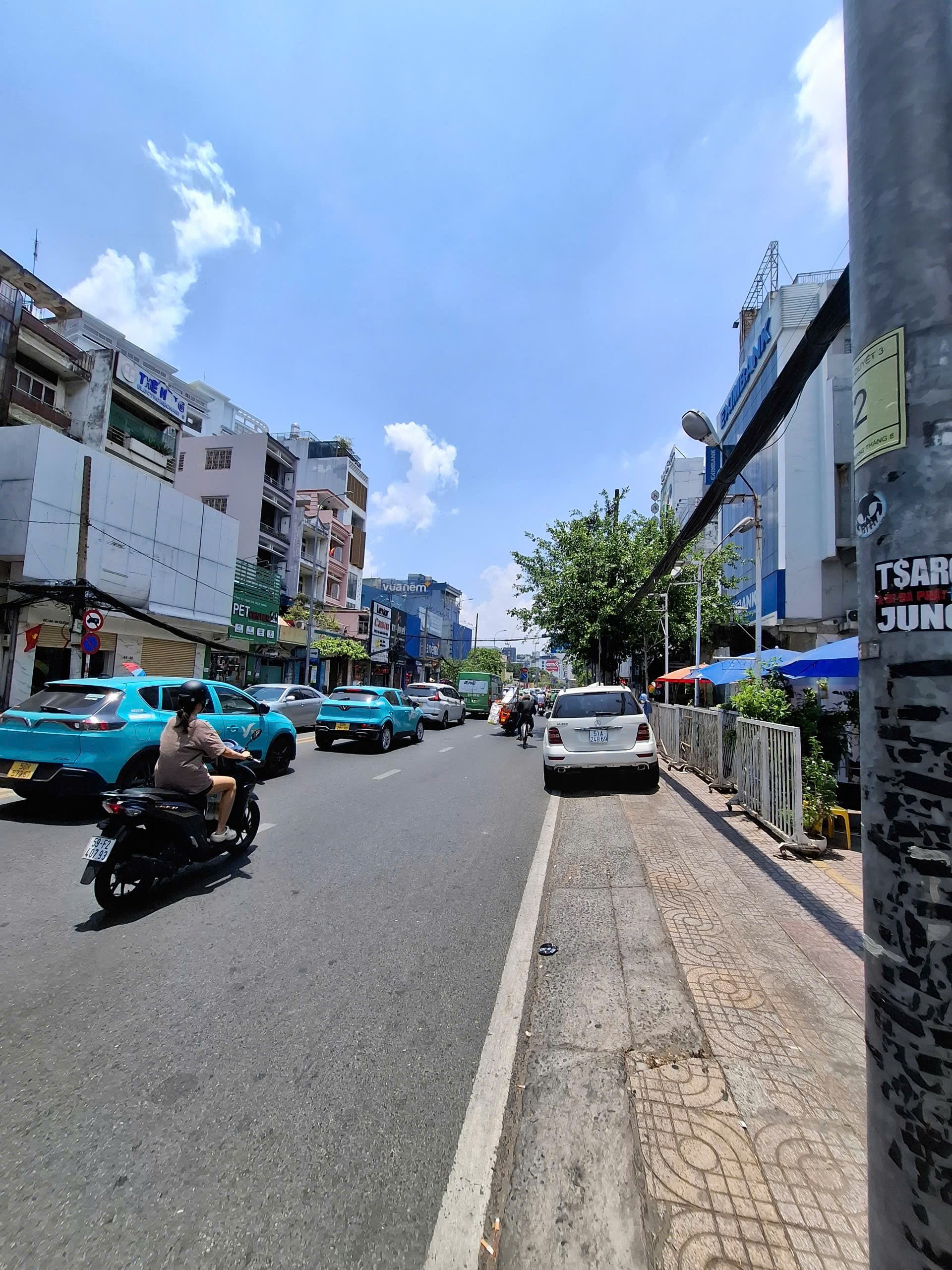 Cho thuê nhà mặt tiền CMT8 Quận 3 giá 180 triệu/tháng. Cho thuê nhà mặt tiền CMT8 Quận 3 giá 180 triệu/tháng.