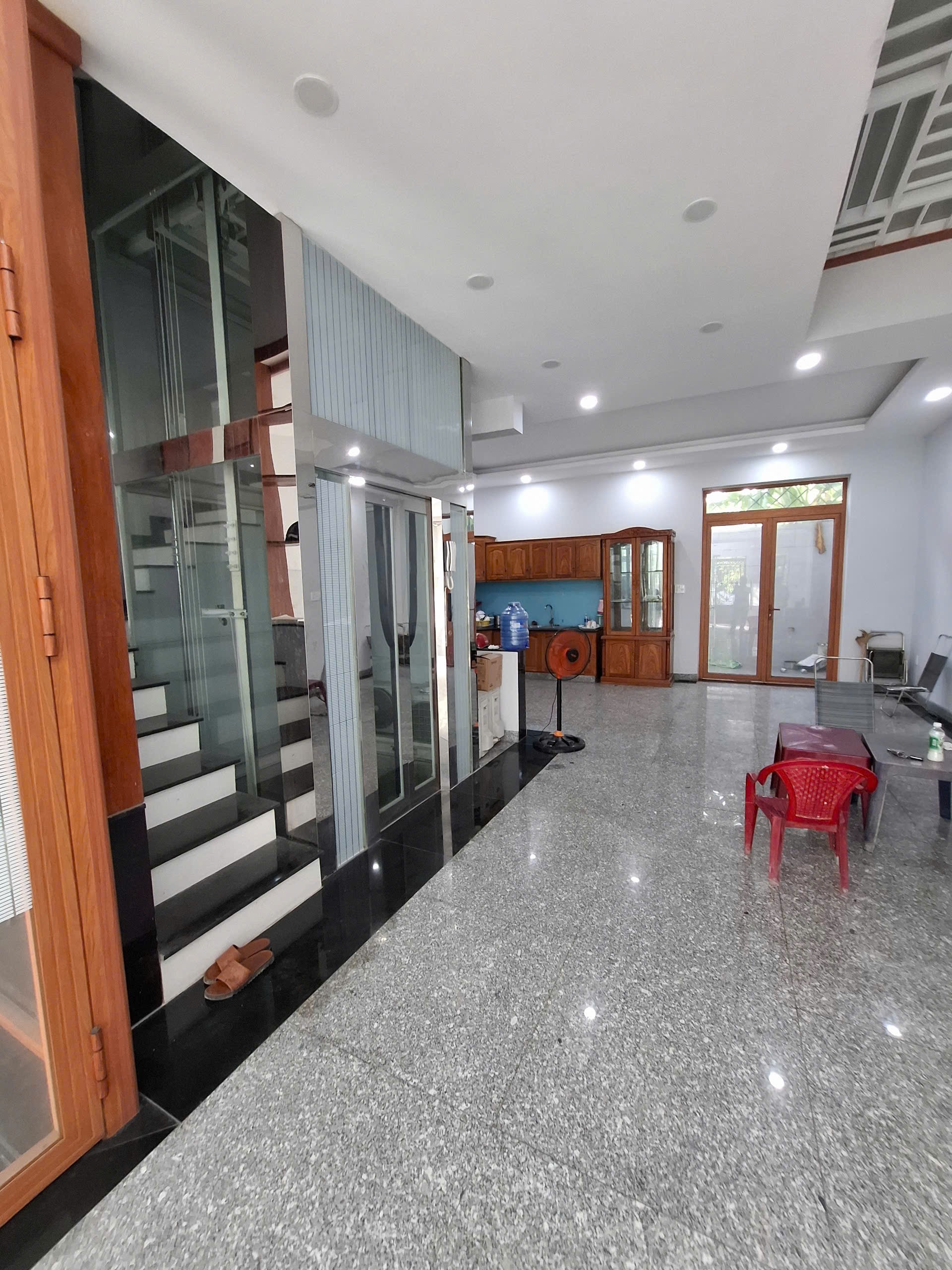 Bán nhà mặt tiền đường 68 Cát Lái Quận 2 giá 14 tỷ Bán nhà mặt tiền đường 68 Cát Lái Quận 2 giá 14 tỷ