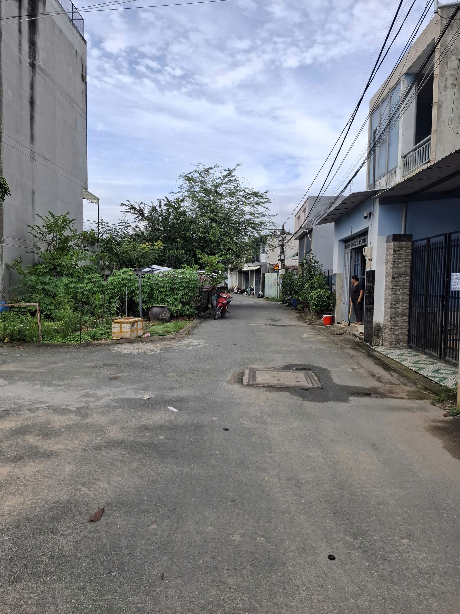 Bán đất 2 mặt hẻm ô tô đường 7 Long Trường Q9 giá 3,7 tỷ