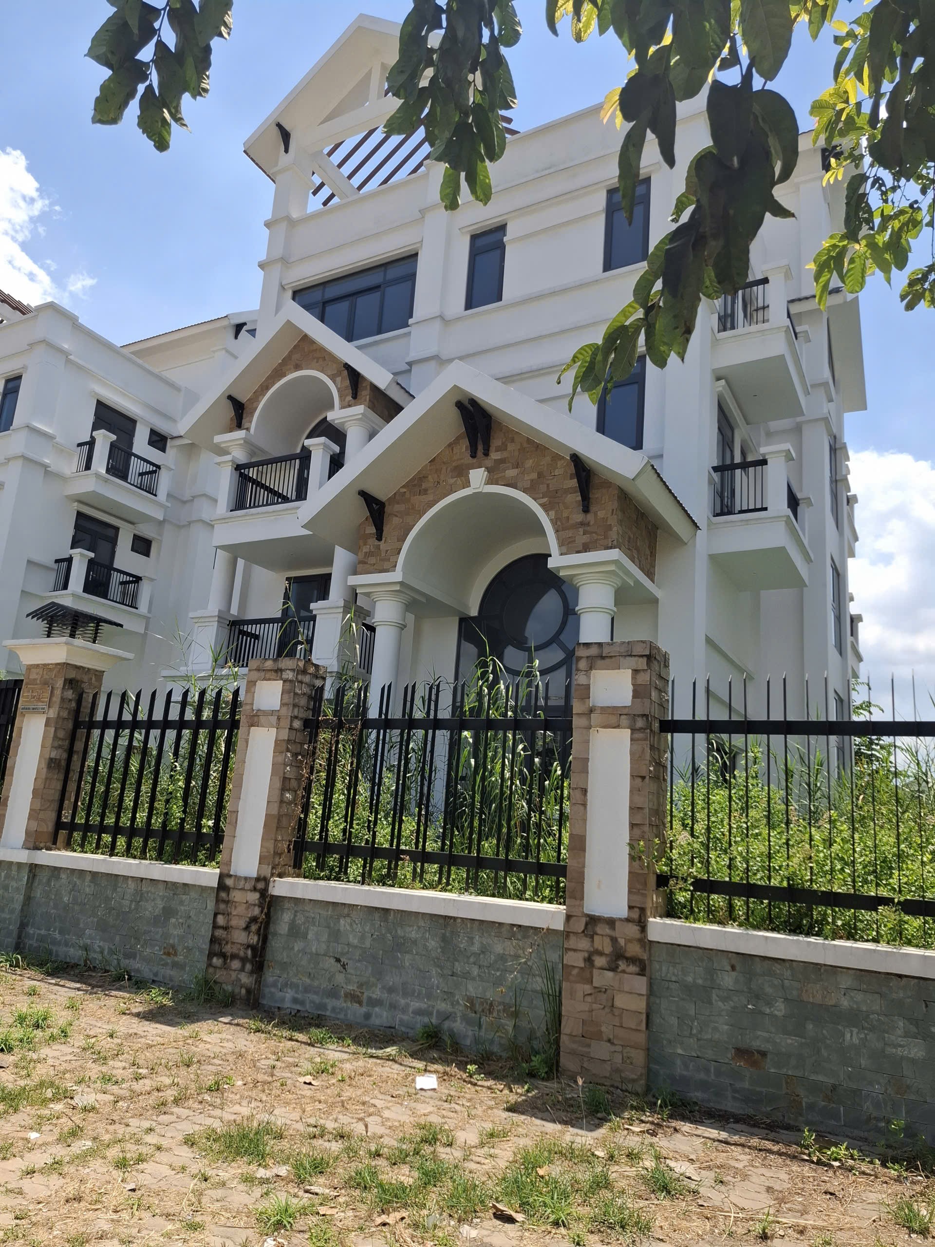 Bán biệt thự đường số 70 Thạnh Mỹ Lợi Quận 2 giá 75 tỷ