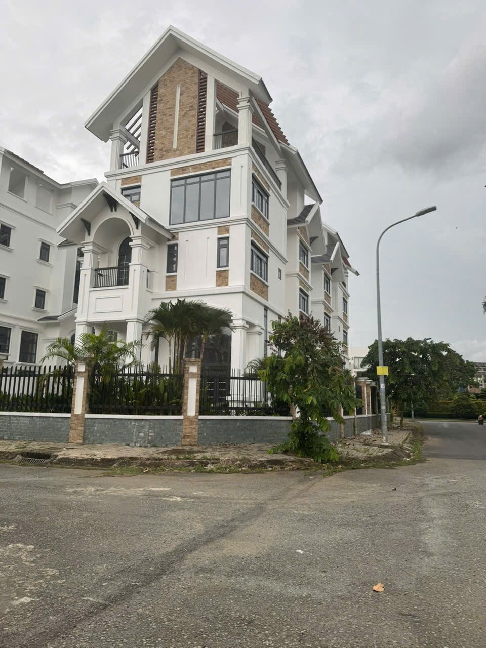 Bán biệt thự đường số 70 Thạnh Mỹ Lợi Quận 2 giá 75 tỷ