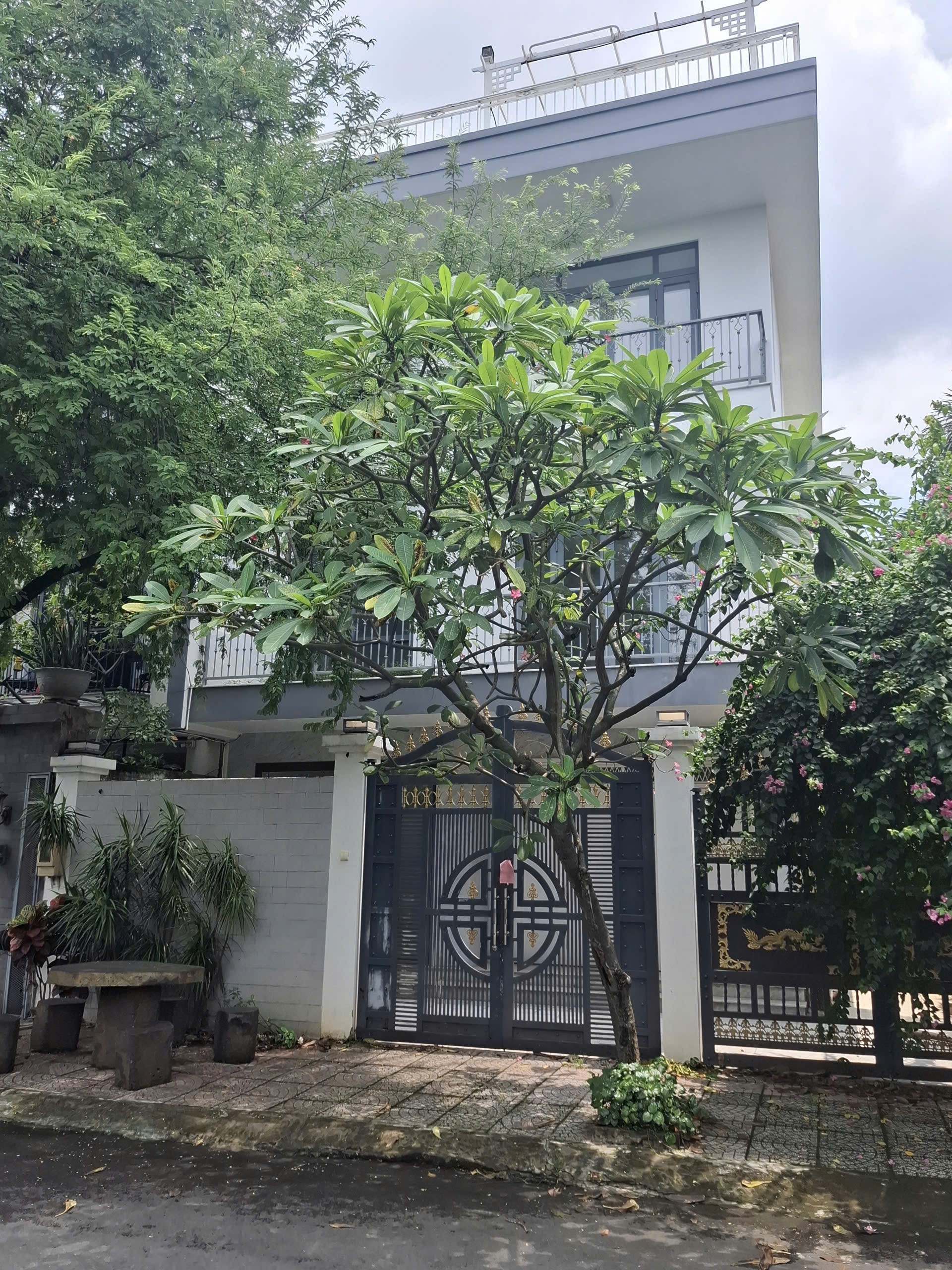 Bán nhà mặt tiền D17 Phước Long B Tp Thủ Đức giá 22,5 tỷ