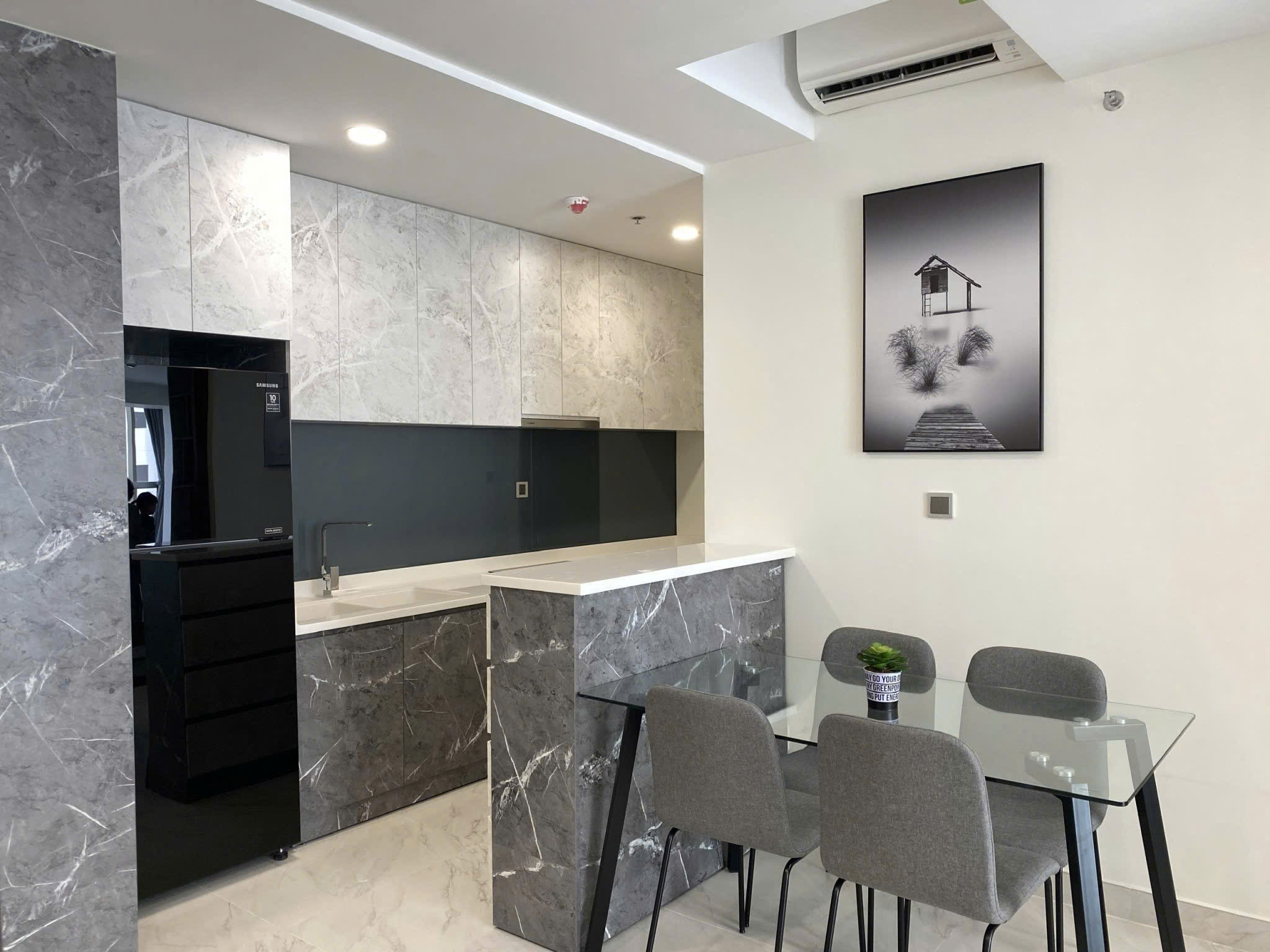 Nhà đẹp cho thuê - 2PN Midtown nội thất cao cấp ô xe hầm có thể vào ở ngay