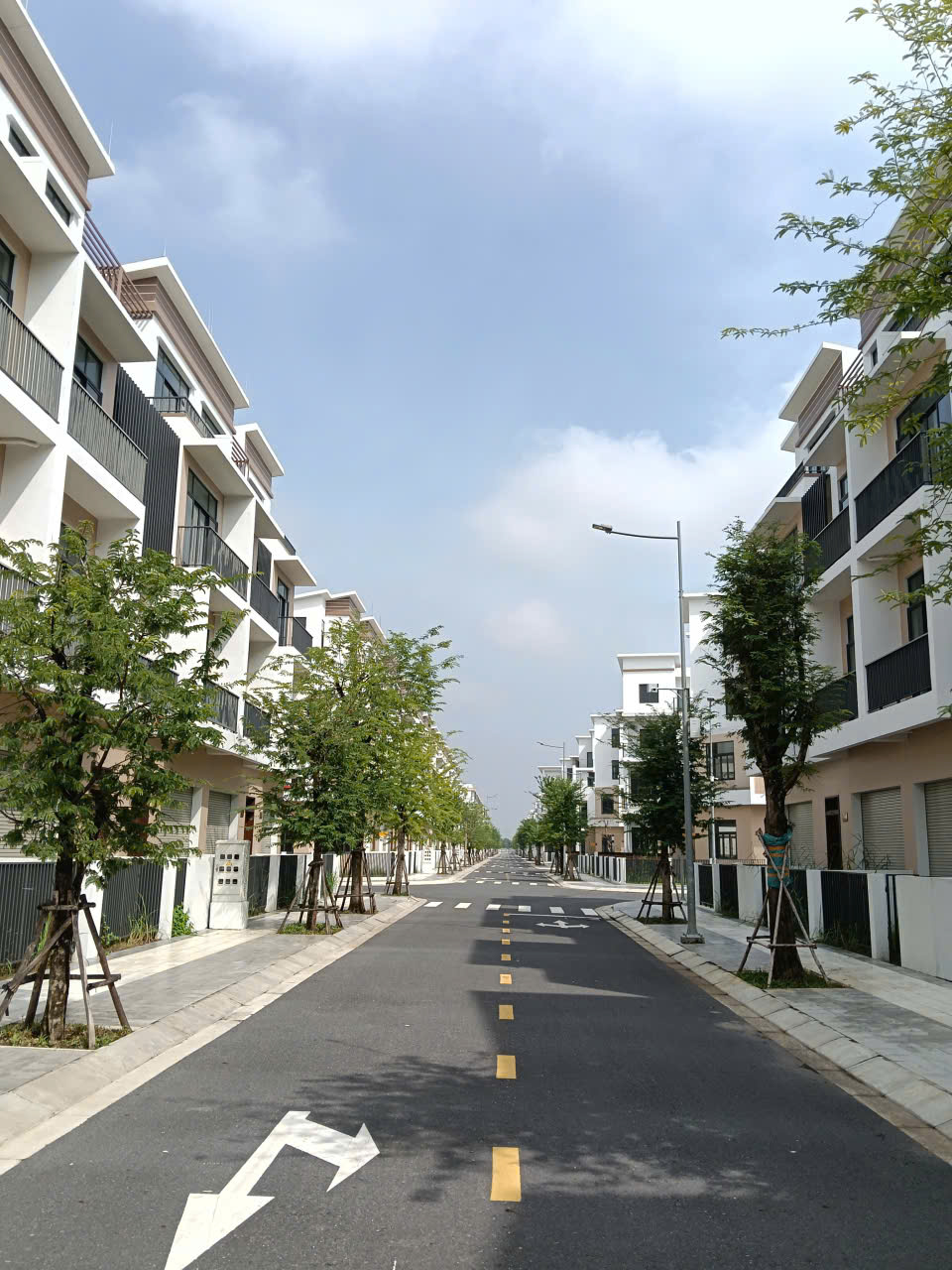 Nhà phố 6x20 ngay cạnh hồ bơi, thoáng đẹp, trung tâm thương mại, giá chỉ 5,7 tỷ