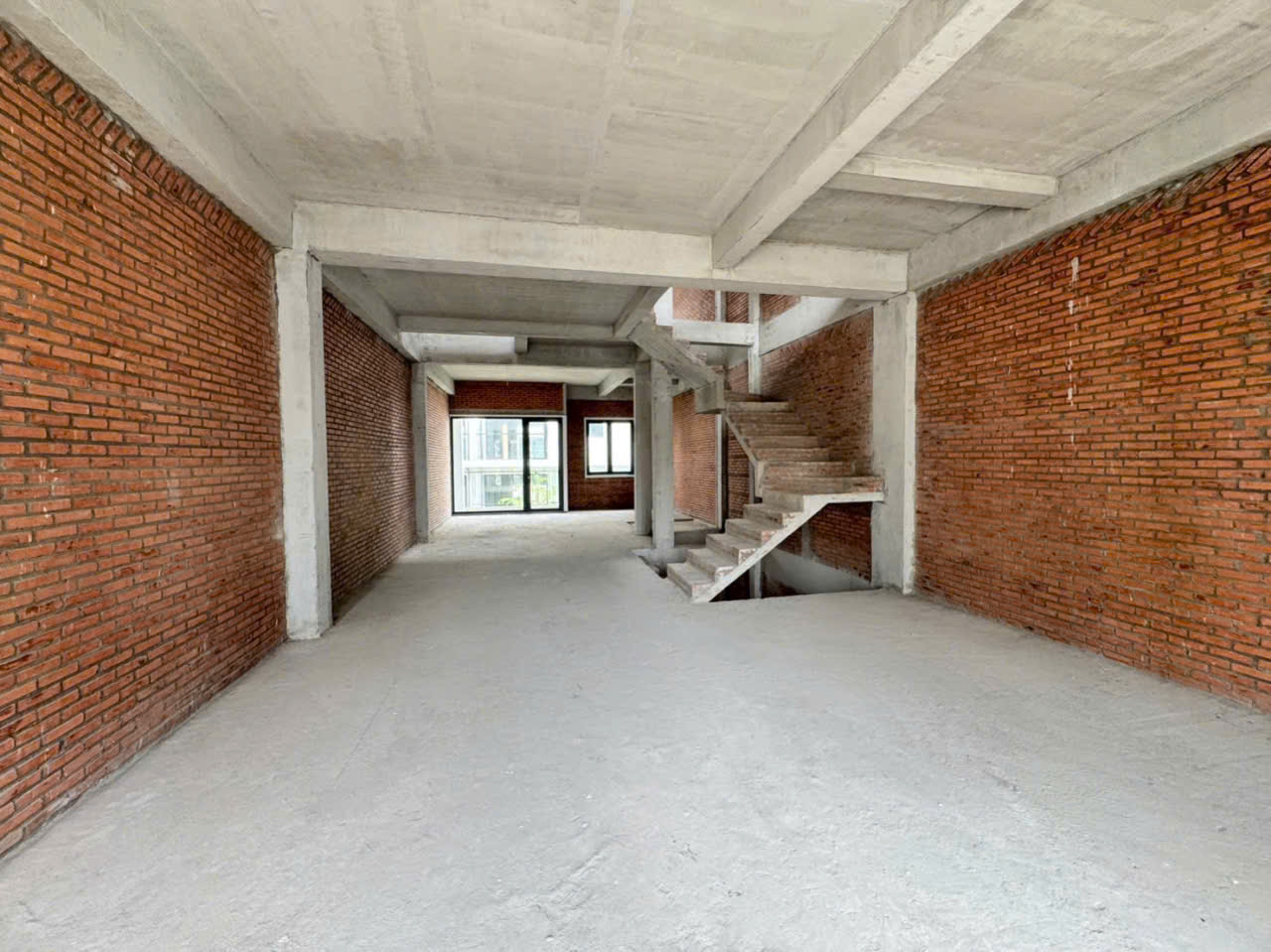 Kẹt tiền cần bán gấp nhà phố T&T City Millennia Cần Giuộc, Long An, 6x20m, 4 lầu. LH: 0946972730