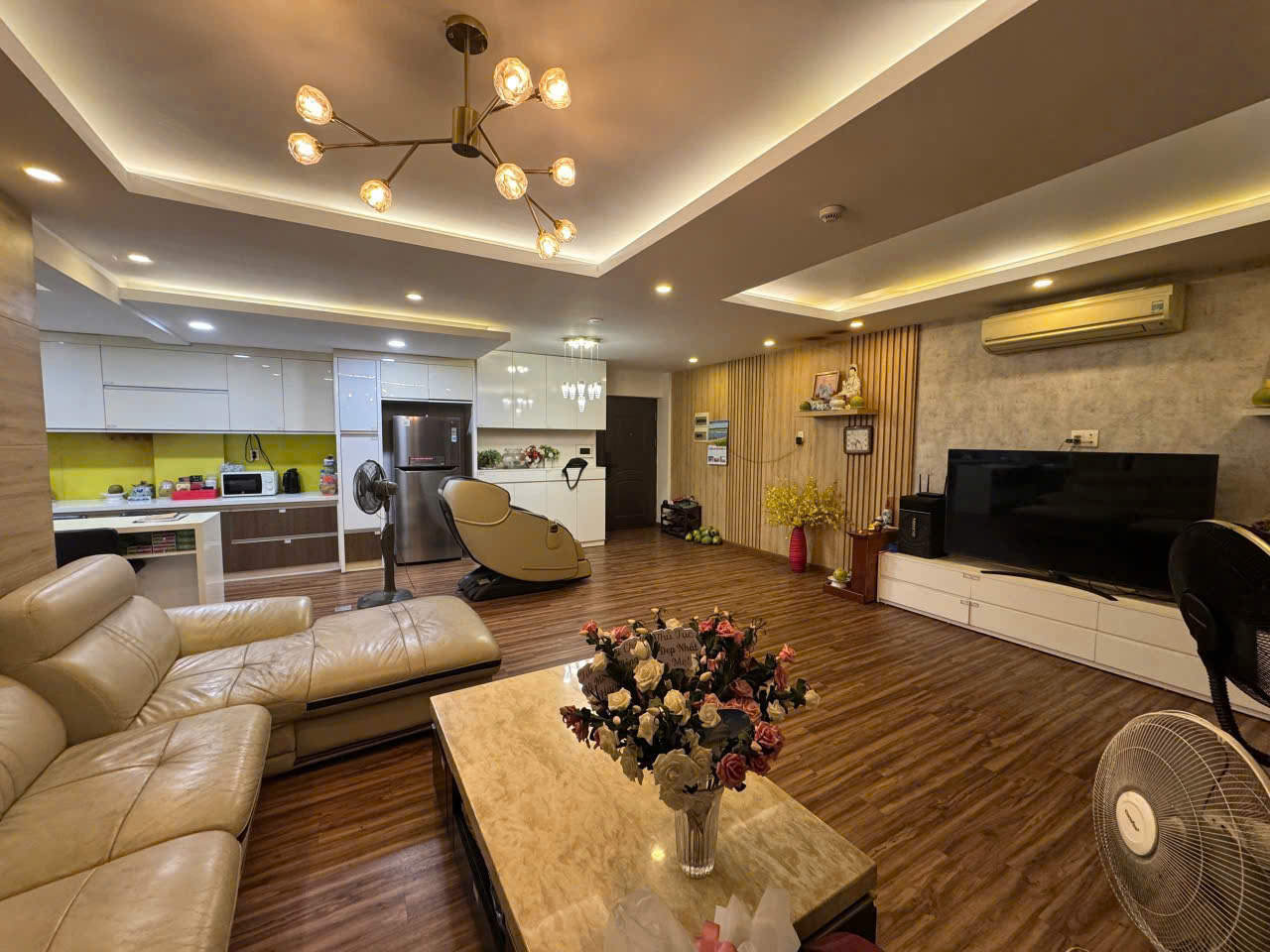 Bán nhanh CHCC Happy Valley, DT 116m2, 3PN, 2WC, nội thất cao cấp, ô xe trệt, giá tốt 