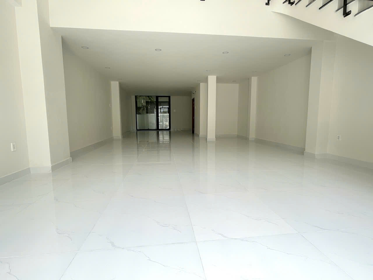 Cho thuê mặt bằng làm văn phòng trục đường phố đi bộ T&T City Millennia
