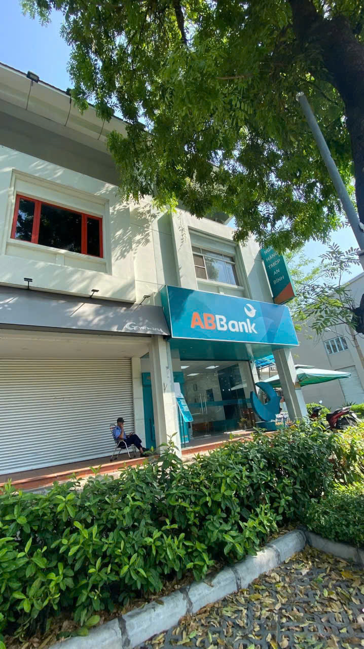 Cho thuê nhà phố mặt tiền Nguyễn Văn Linh PMH Quận 7, giá chỉ 55 triệu