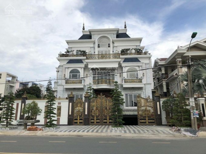 Bán Gấp Căn Biệt Thự Villa Siêu Đẹp Trung Hòa, Cầu Giấy Hà Nội. diện tích 320 m2. Mặt tiền 13,02m Bán Gấp Căn Biệt Thự Villa Siêu Đẹp Trung Hòa, Cầu Giấy Hà Nội. diện tích 320 m2. Mặt tiền 13,02m