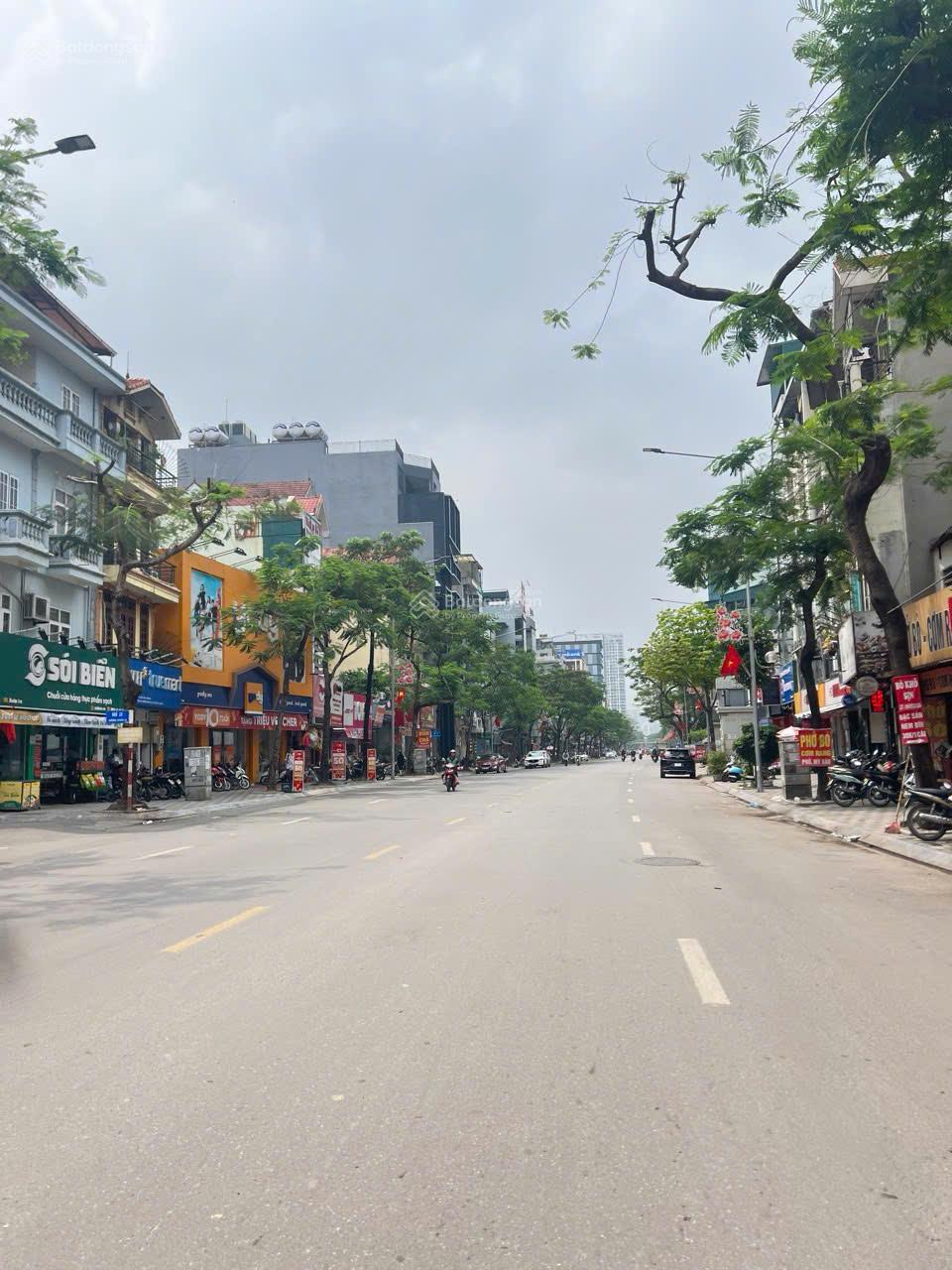 MẶT PHỐ CHÙA LÁNG, NGUYÊN CHI THANH  ĐỐNG ĐA
✨ Diện tích sổ đỏ: 111m² – Thực tế: 135m² GIÁ 115 TỶ 