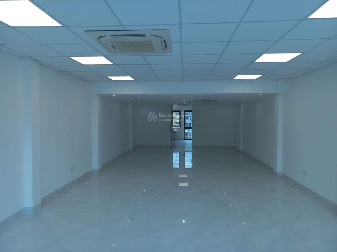 MẶT PHỐ CHÙA LÁNG, NGUYÊN CHI THANH  ĐỐNG ĐA
✨ Diện tích sổ đỏ: 111m² – Thực tế: 135m² GIÁ 115 TỶ 