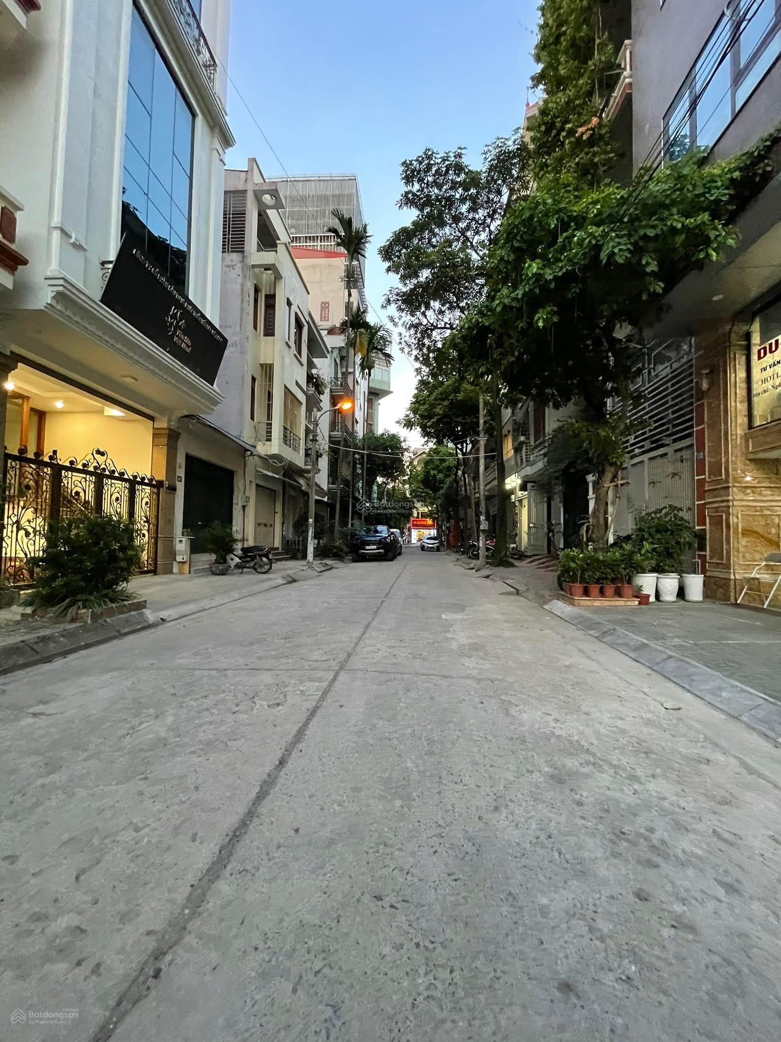 Toà nhà 9 tầng thông sàn, sử dụng từ tầng 2 là 55m2 / 60 m2 Sàn đua 2 mặt, mở cửa thoáng sáng các 