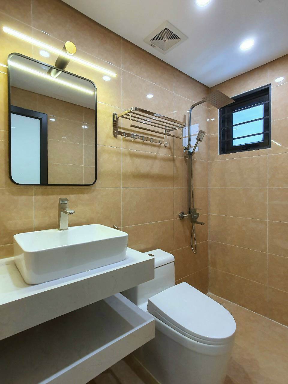  bán gấp tòa nhà VP mặt phố Thái Hà Trung Liệt Nguyễn Văn Tuyết Tây Sơn Đống Đa dt 85 m2 giá 65 tỷ
