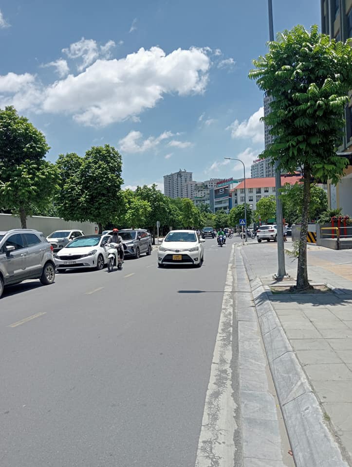 Bán nhà shophouse Tôn Thất Thuyết, Dịch Vọng Hậu, Cầu Giấy, diện tích 120 m2 x 7 tầng giá 56 tỷ
