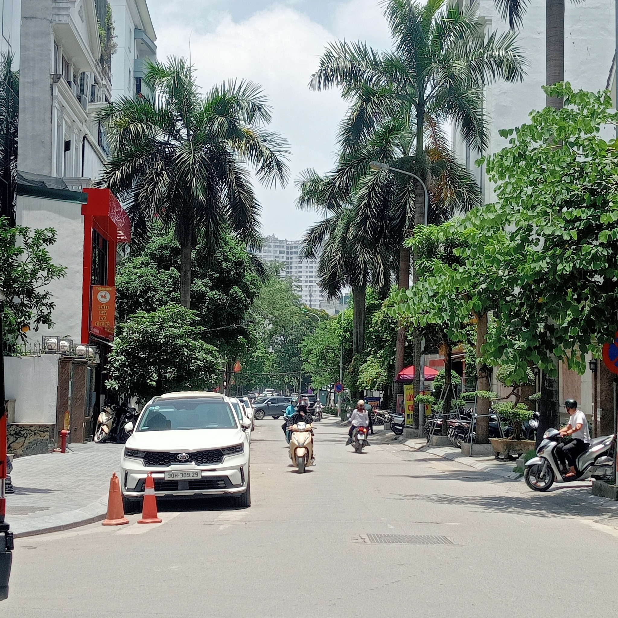 Bán biệt thự lô góc đẳng cấp Khu Đô Thị Mễ Trì Hạ Nam Từ Liêm. DIỆN TÍCH 200m2 
Giá 79 tỷ