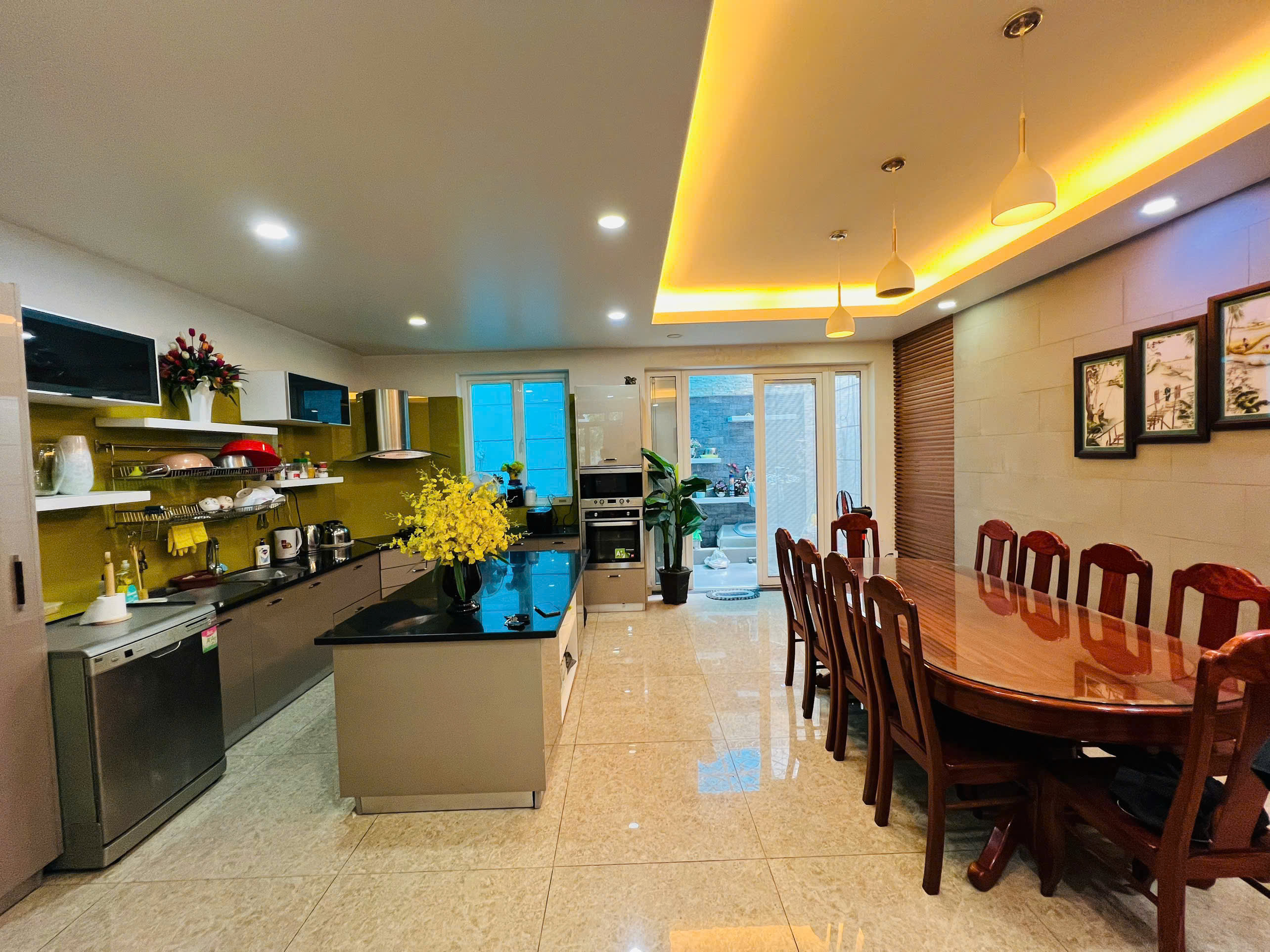 Bán nhà phố Đặng Thùy Trâm, ngang 6m, đường 12m, có hầm, tặng nội thất cao cấp Bán nhà phố Đặng Thùy Trâm, ngang 6m, đường 12m, có hầm, tặng nội thất cao cấp