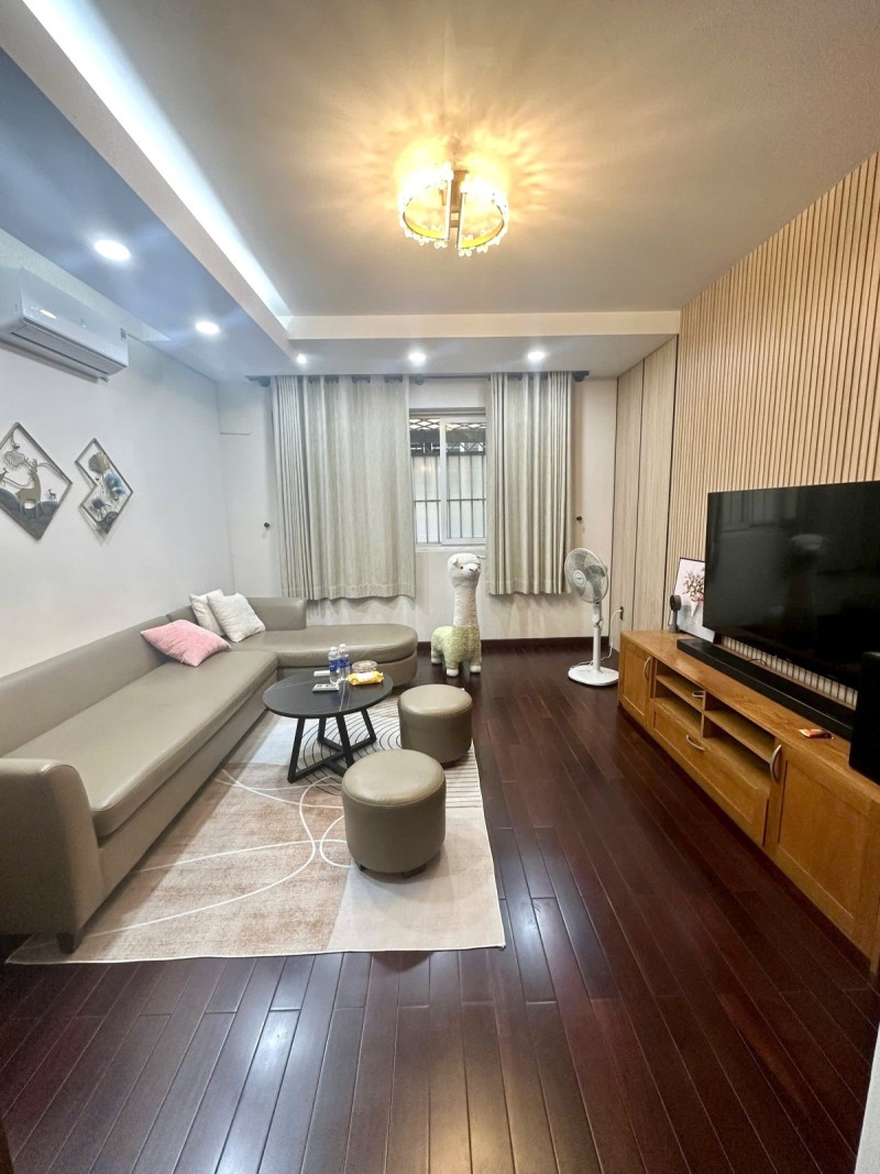 Bán nhà mặt tiền đường số 34 Cao Đức Lân, gần công viên, full nội thất, sổ hồng hoàn công