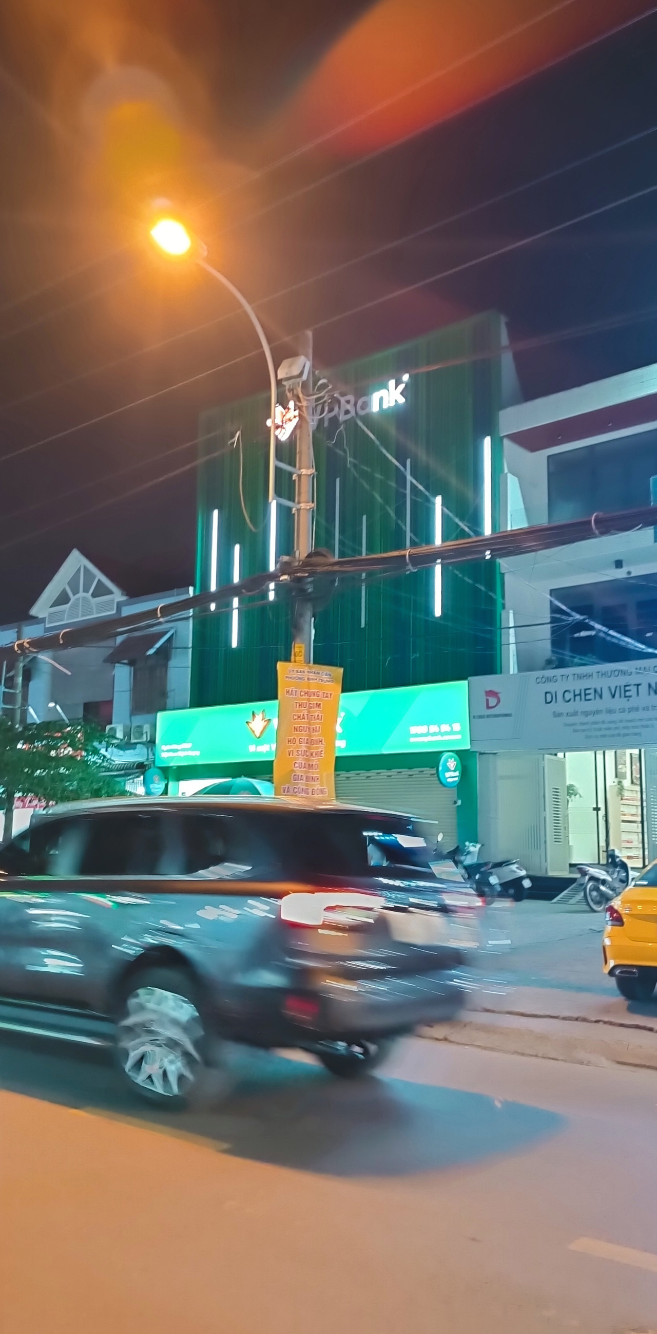 Bán đất tặng nhà mặt tiền Nguyễn Duy Trinh đoạn KDC 10 Mẫu, đối diện chợ Tân Lập