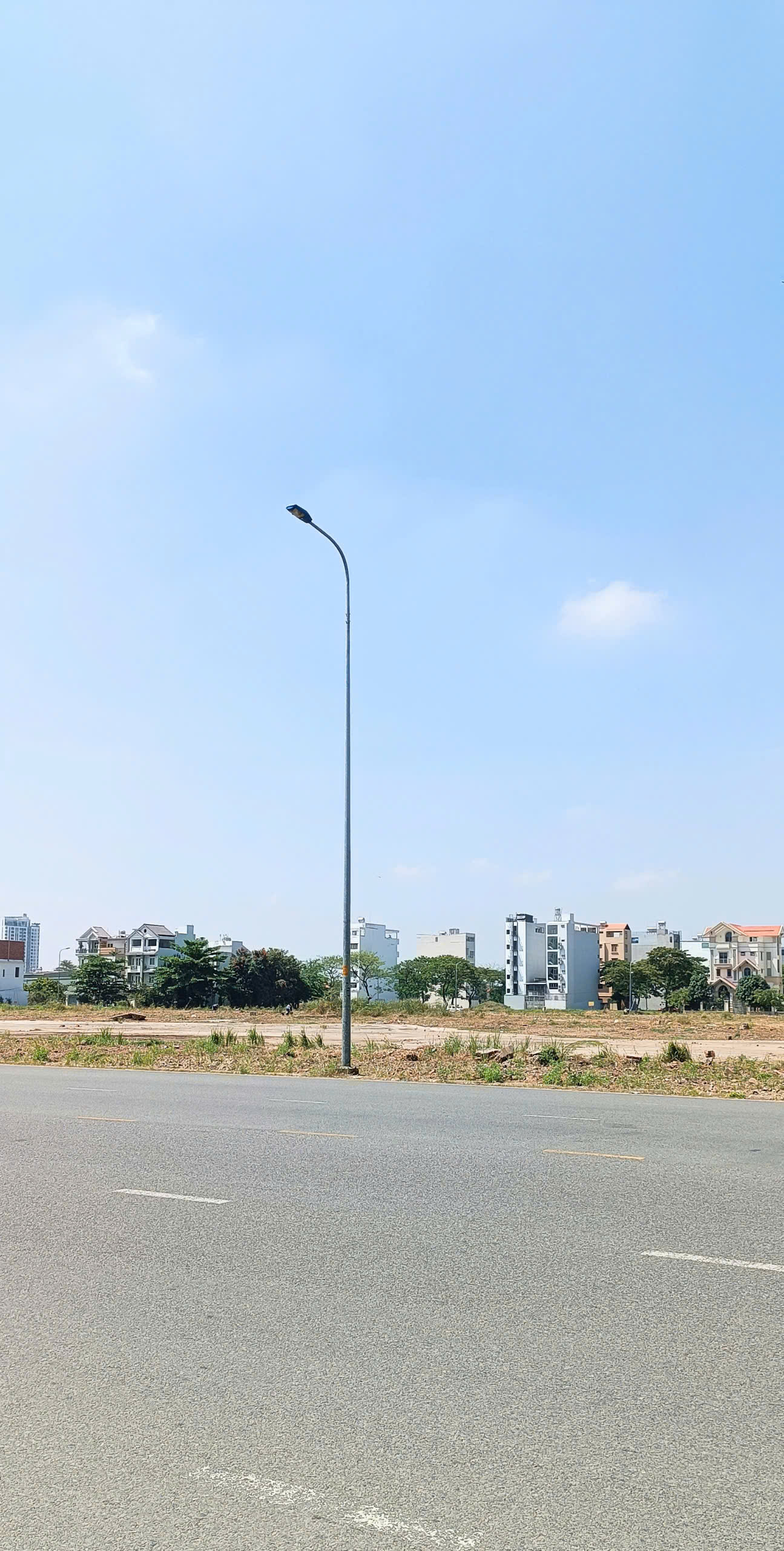 Cho thuê đất 4 mặt tiền đường Trương Văn Bang, gần Ủy ban, vuông vức, có sẵn nền bê tông