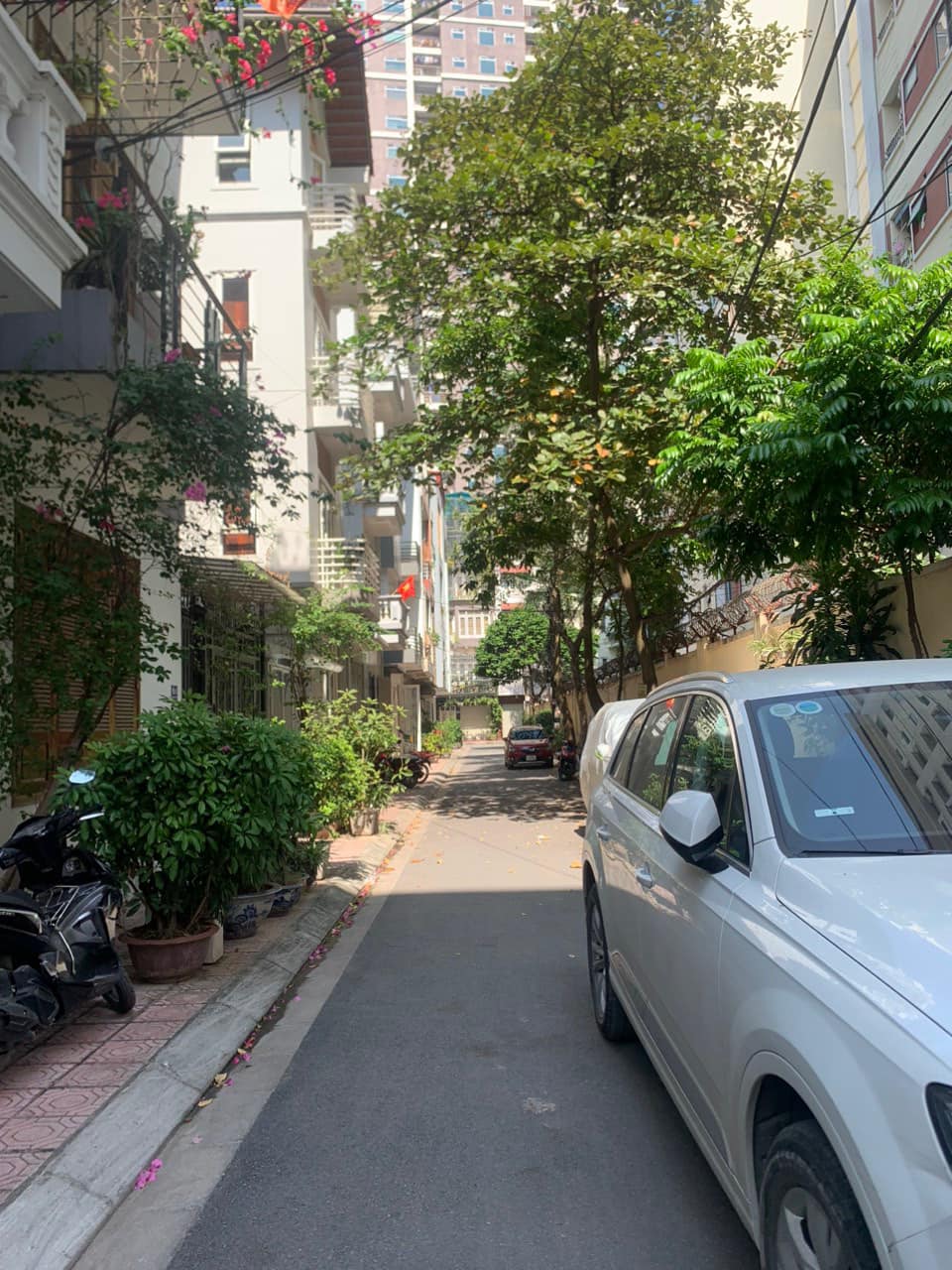 Bán nhà mặt ngõ 12 Phố Đào Tấn. DT 105m² x 5T, mặt tiền 6,5m lô góc, giá 3x tỷ.
