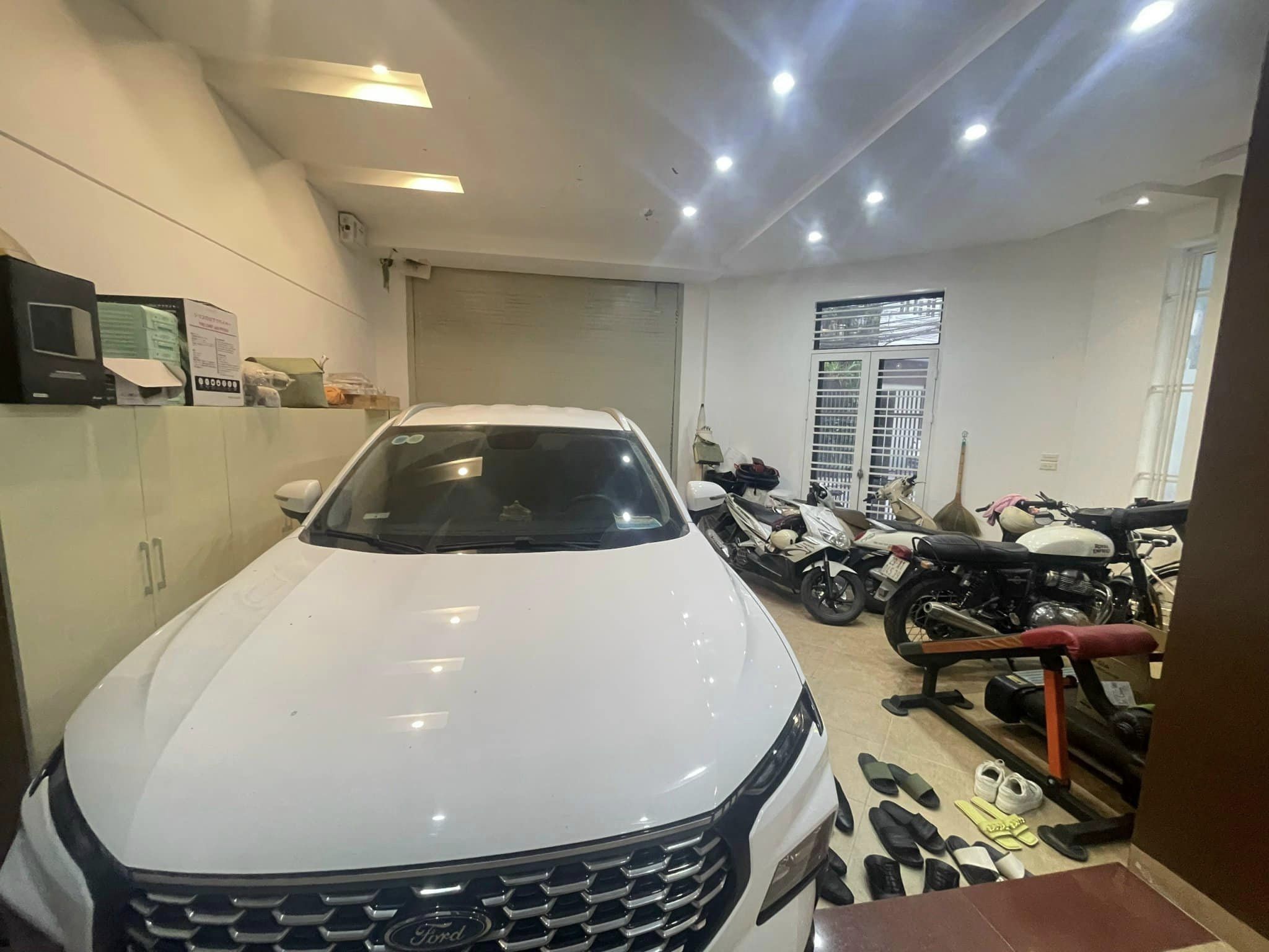 Bán nhà mặt ngõ 12 Phố Đào Tấn. DT 105m² x 5T, mặt tiền 6,5m lô góc, giá 3x tỷ.
