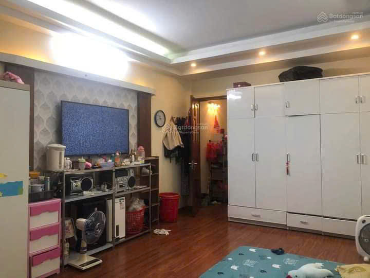 Chính chủ cần bán gấp nhà phố Mạc Thái Tổ 55m2 xây 5,5 tầng,mặt tiền 4 m,2 mặt thoáng 22,6ty