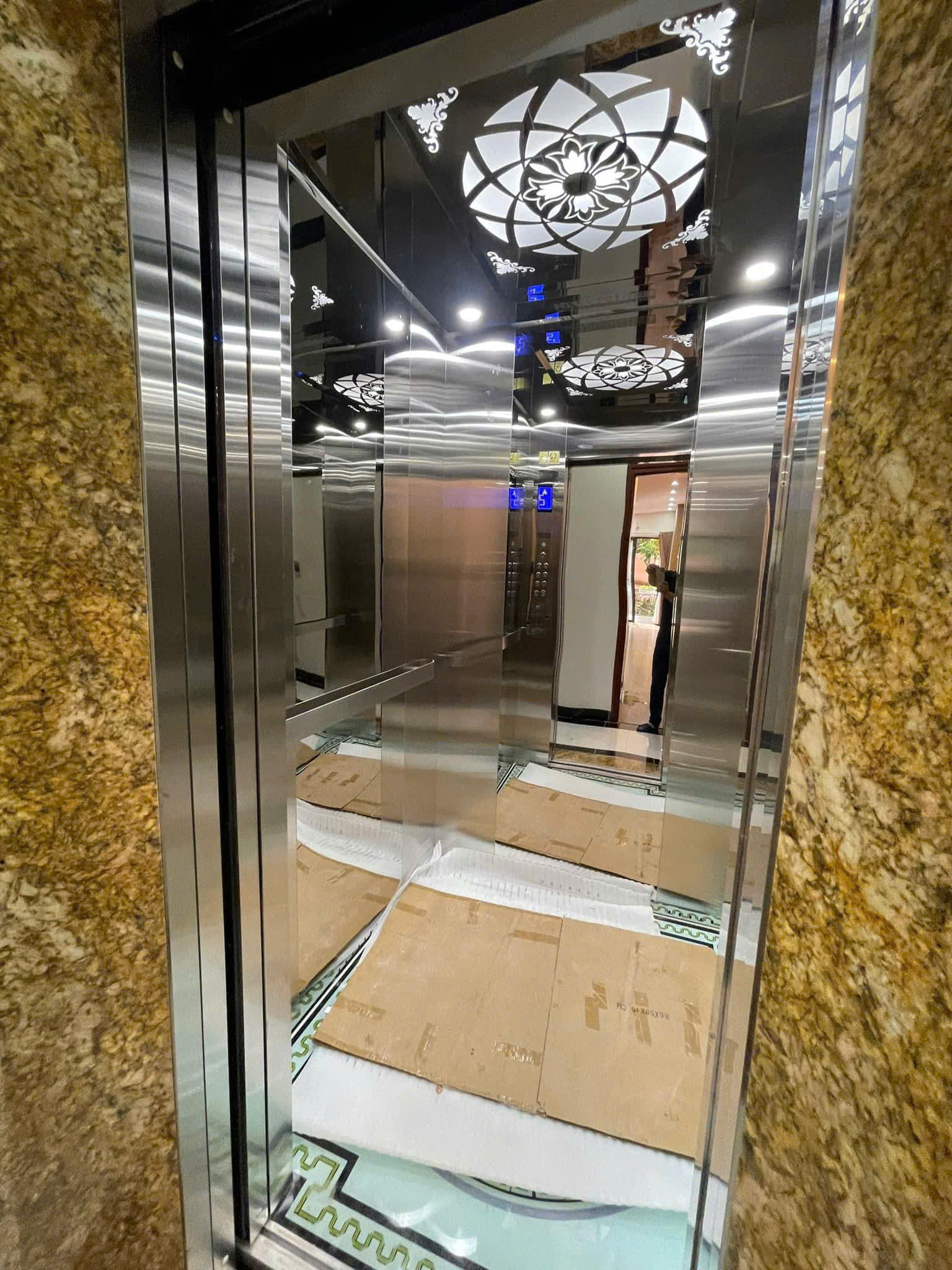 Bán nhà ngõ 61 phố giang văn minh,đội cấn, đội cấn dt 36 m2 x 6 t thang máy lô góc giá 7,9 tỷ Bán nhà ngõ 61 phố giang văn minh,đội cấn, đội cấn dt 36 m2 x 6 t thang máy lô góc giá 7,9 tỷ