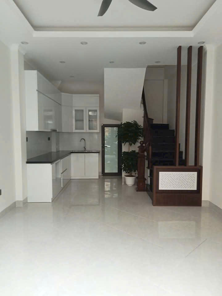 Cần bán gấp nhà riêng Yên Hoà,Trung Kính dt 34 m2 x 5 t mới tinh vào ở luôn giá bán 7,2 tỷ
