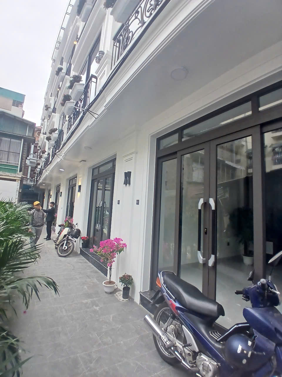 Cần bán gấp nhà riêng Yên Hoà,Trung Kính dt 34 m2 x 5 t mới tinh vào ở luôn giá bán 7,2 tỷ
