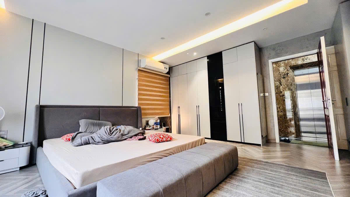 Bán nhà Mp Nguyễn Văn Linh, Kd, ở ngay Sài Đồng, vỉa hè, PL, ô tô dt 51m x 5t Mt 5m giá 17.9 tỷ Bán nhà Mp Nguyễn Văn Linh, Kd, ở ngay Sài Đồng, vỉa hè, PL, ô tô dt 51m x 5t Mt 5m giá 17.9 tỷ