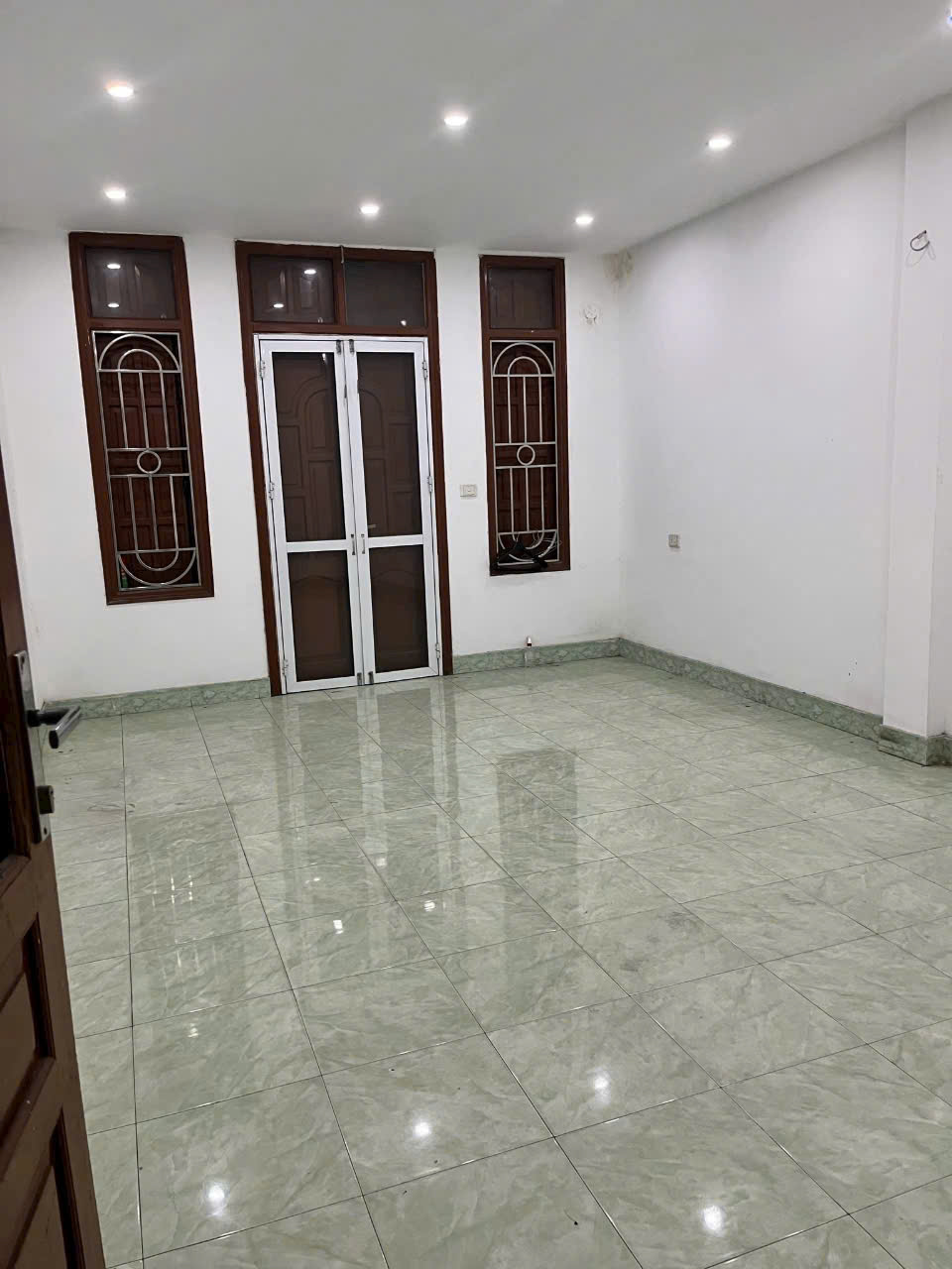 Bán nhà Mp Nguyễn Văn Linh, Kd, ở ngay Sài Đồng, vỉa hè, PL, ô tô dt 51m x 5t Mt 5m giá 17.9 tỷ Bán nhà Mp Nguyễn Văn Linh, Kd, ở ngay Sài Đồng, vỉa hè, PL, ô tô dt 51m x 5t Mt 5m giá 17.9 tỷ