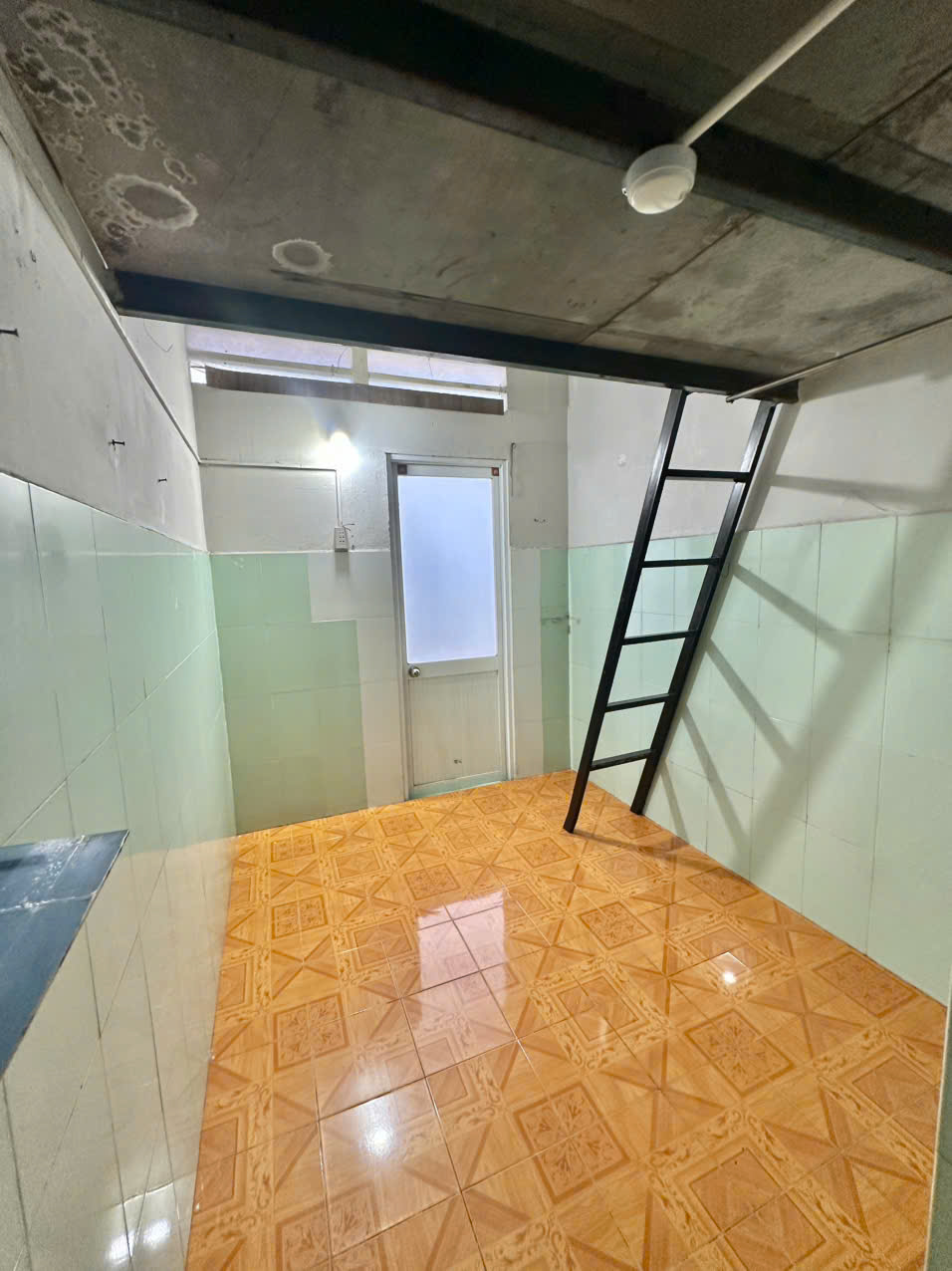 Nhà 3 tầng mặt tiền đường Bùi Văn Ba Tân Thuận. 190 m2 giá 23,5 tỷ.