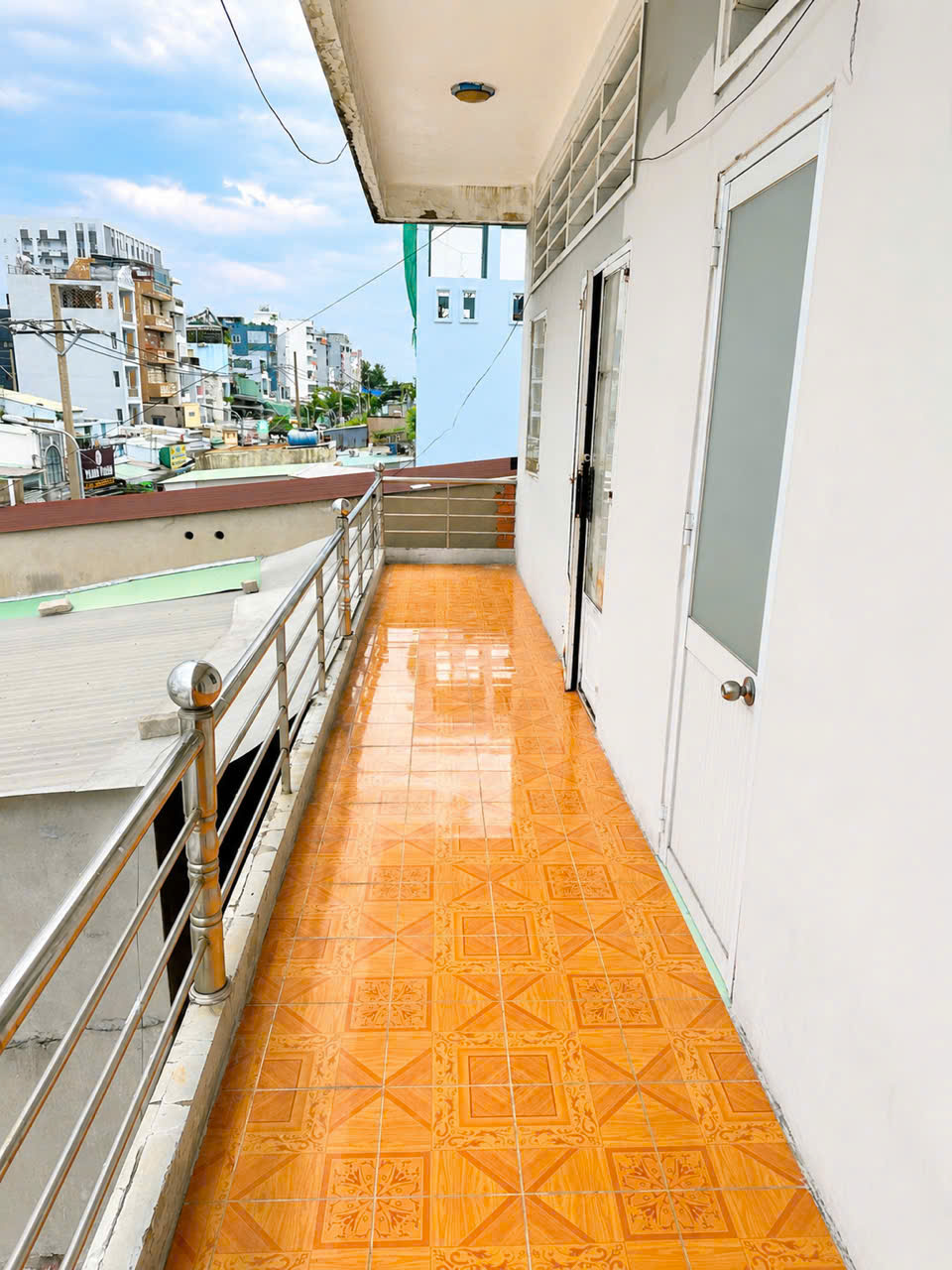Nhà 3 tầng mặt tiền đường Bùi Văn Ba Tân Thuận. 190 m2 giá 23,5 tỷ.
