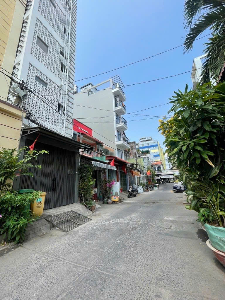 CHDV 5 tầng Bùi Văn Ba quận 7. 6,2*20, 20 phòng khép kín. Hơn 17 tỷ.