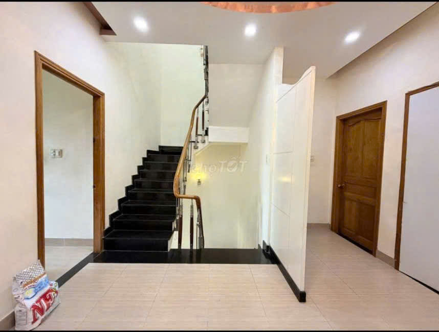 Biệt thự 3 tầng hẻm 7 m, Lê Văn Lương Phước kiển. 6*27, 9,1 tỷ