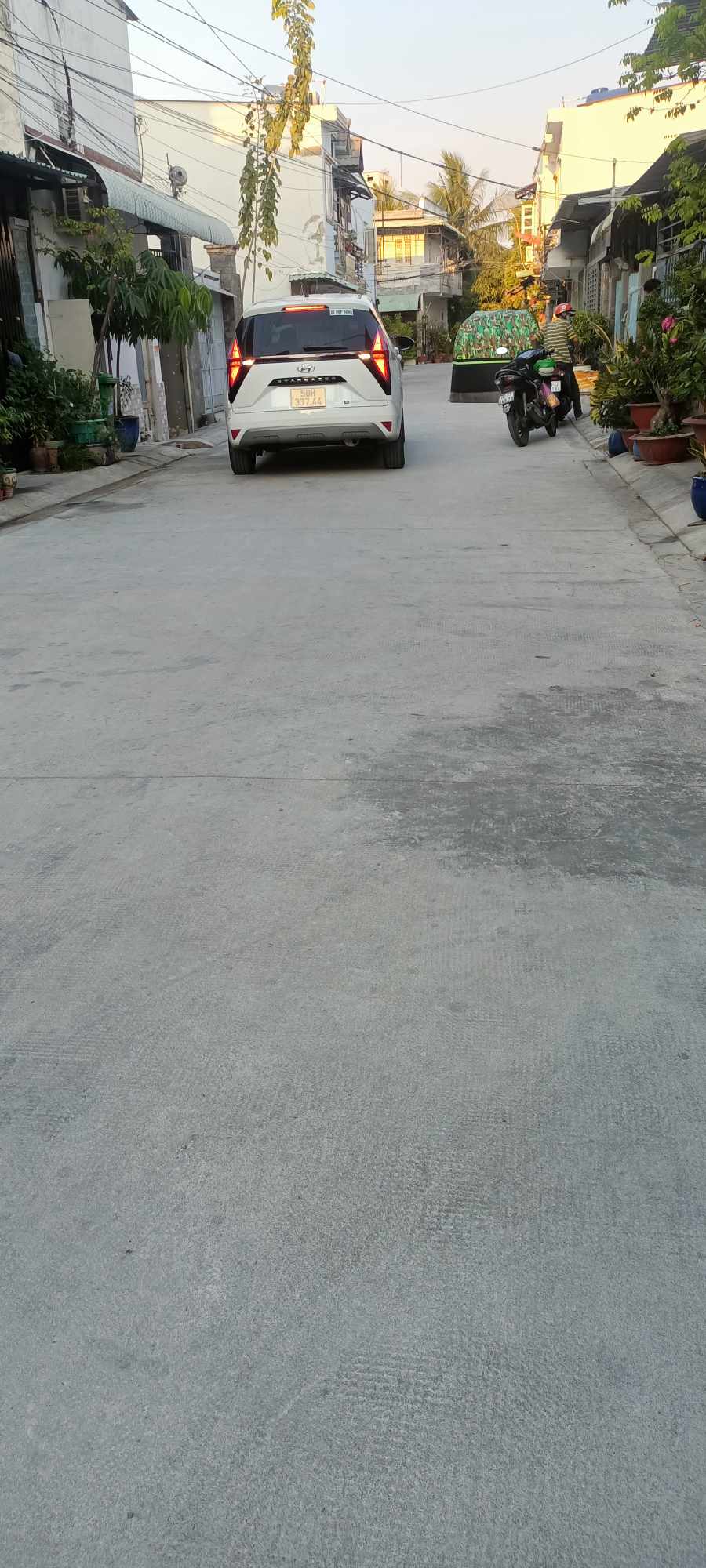 Dãy trọ+ mặt bằng KDBB đường 8 m, Lâm Văn bền. 6*22 hơn 12 tỷ.