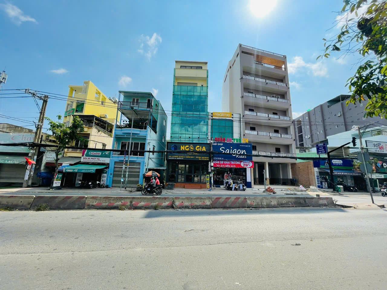 Nhà 3 tầng MT Huỳnh Tấn Phát Quận 7. 6*24 nhỉnh 20 tỷ.