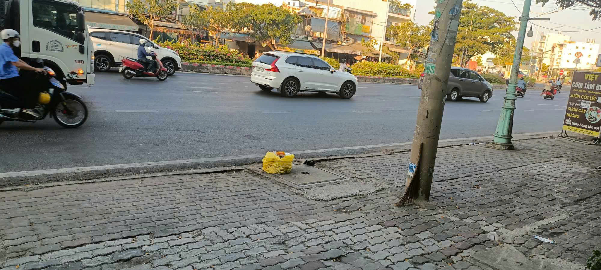 Nhà phố 4 tầng mặt tiền Nguyễn Văn Linh Quận 7. 5*20, 12,5 tỷ.