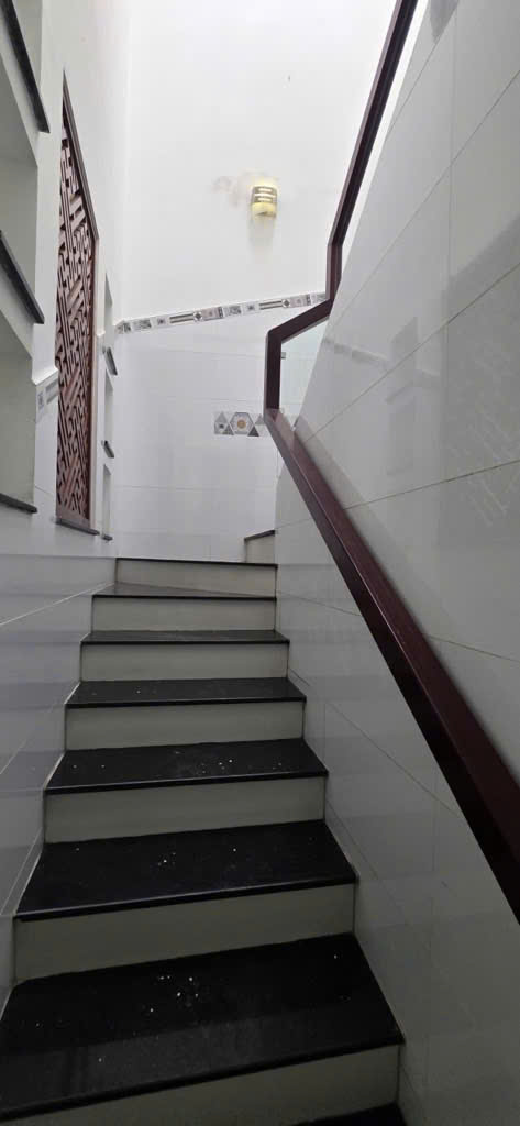 Nhà mặt đs 1 Tân phú Quận 7. gần chọ Tân mỹ. Ngang 5m, 9,9 tỷ.