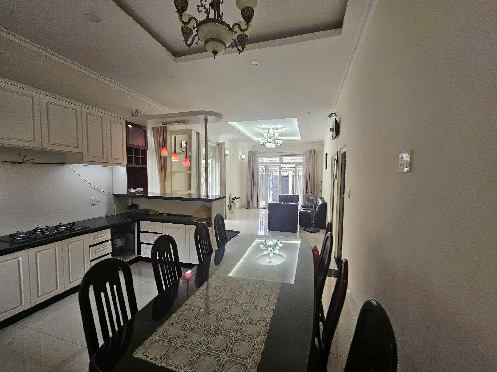 Biệt thự căn góc đường lớn, 22*28, 624 m2 thổ cư, hơn 40 tỷ.