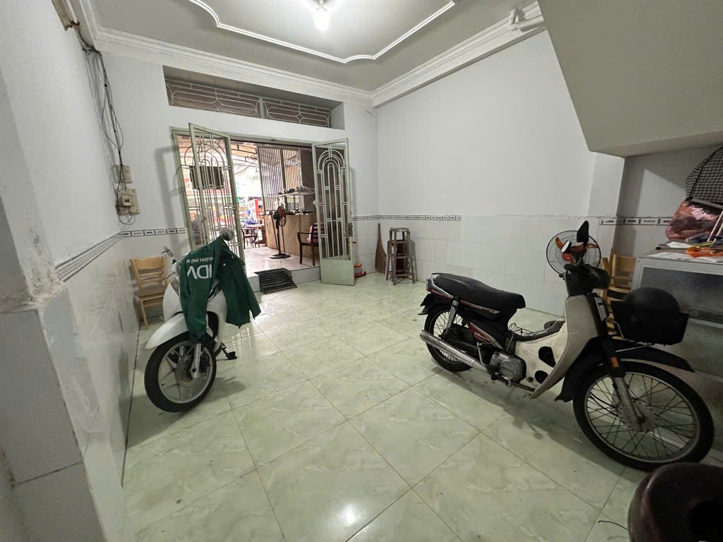 CHDV hẻm 502 Huỳnh Tấn Phát BT Quận 7. 10*19, hơn 16 tỷ. CHDV hẻm 502 Huỳnh Tấn Phát BT Quận 7. 10*19, hơn 16 tỷ.