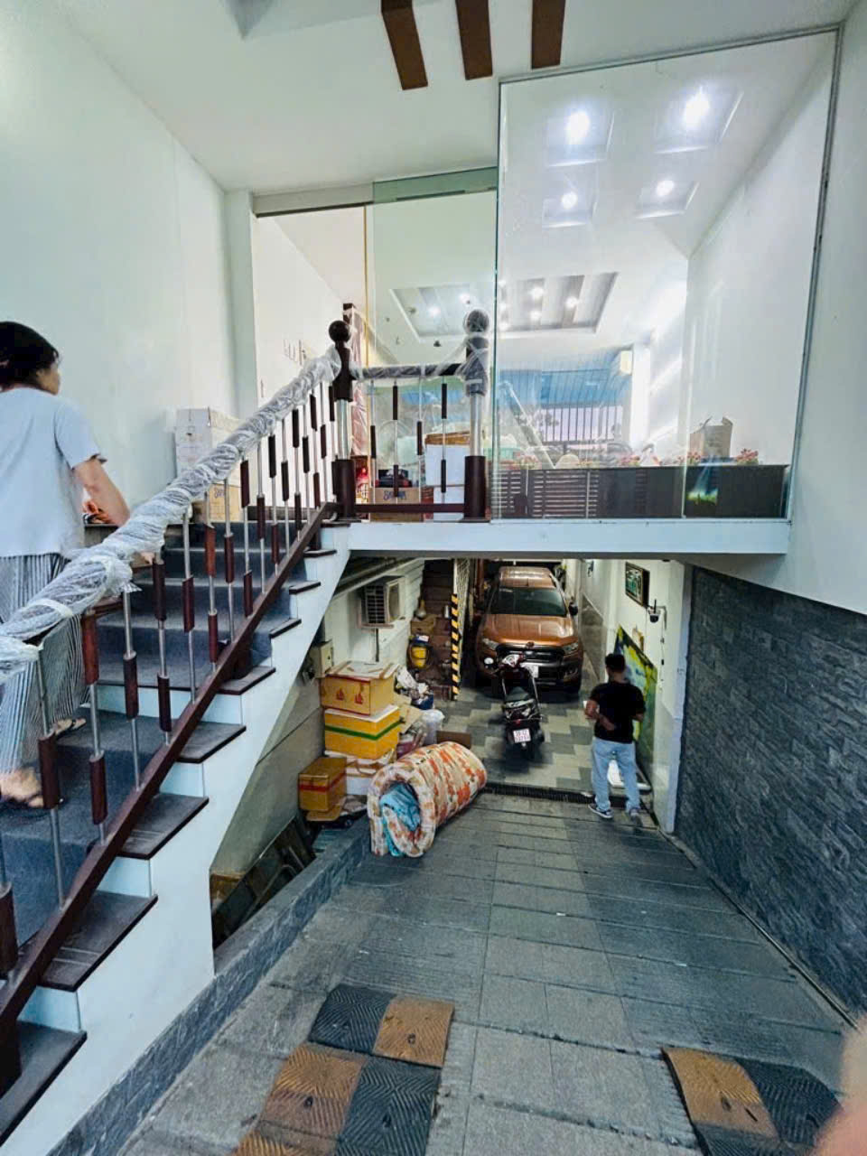 Nhà phố đường số Tân Phong quận 7. 90 m2 có hầm và 4 tầng. Hơn 15 tỷ.