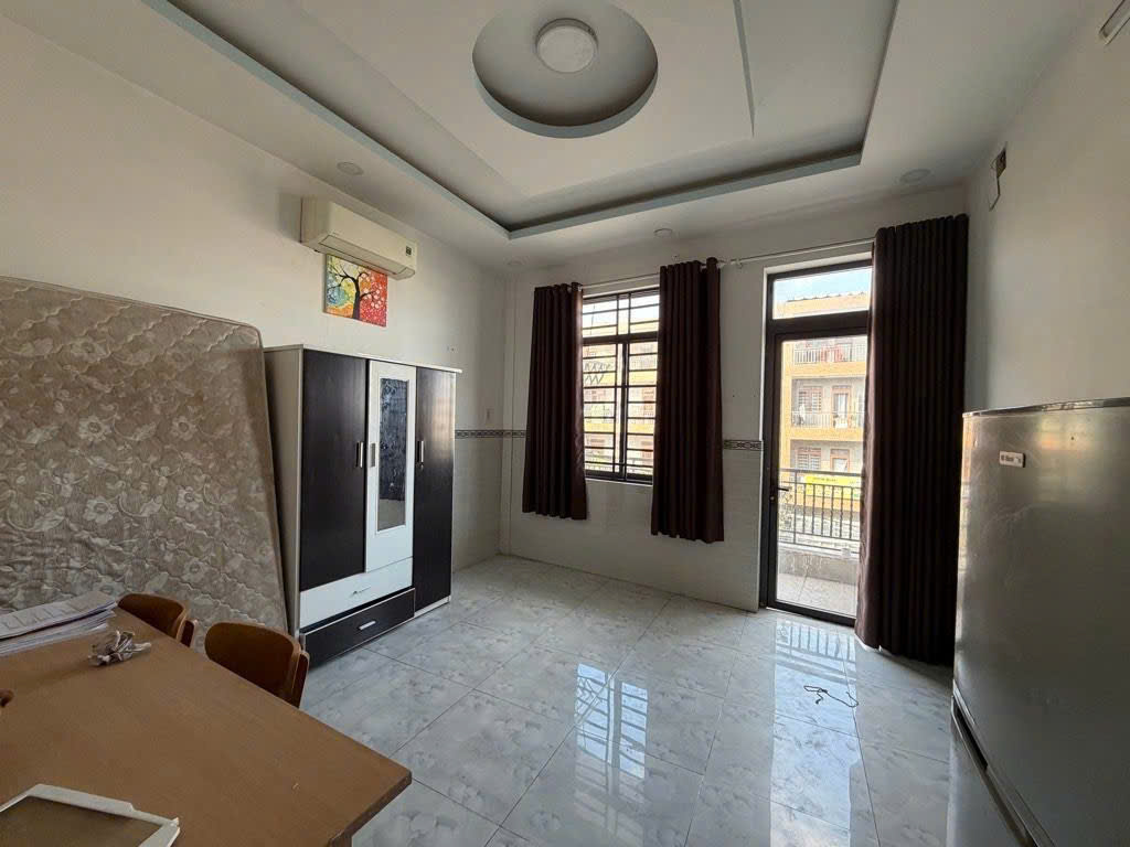 CHDV MT Trần Trọng Cung Q 7. Ngang rộng 8 m, có 10 p, hơn 13 tỷ.